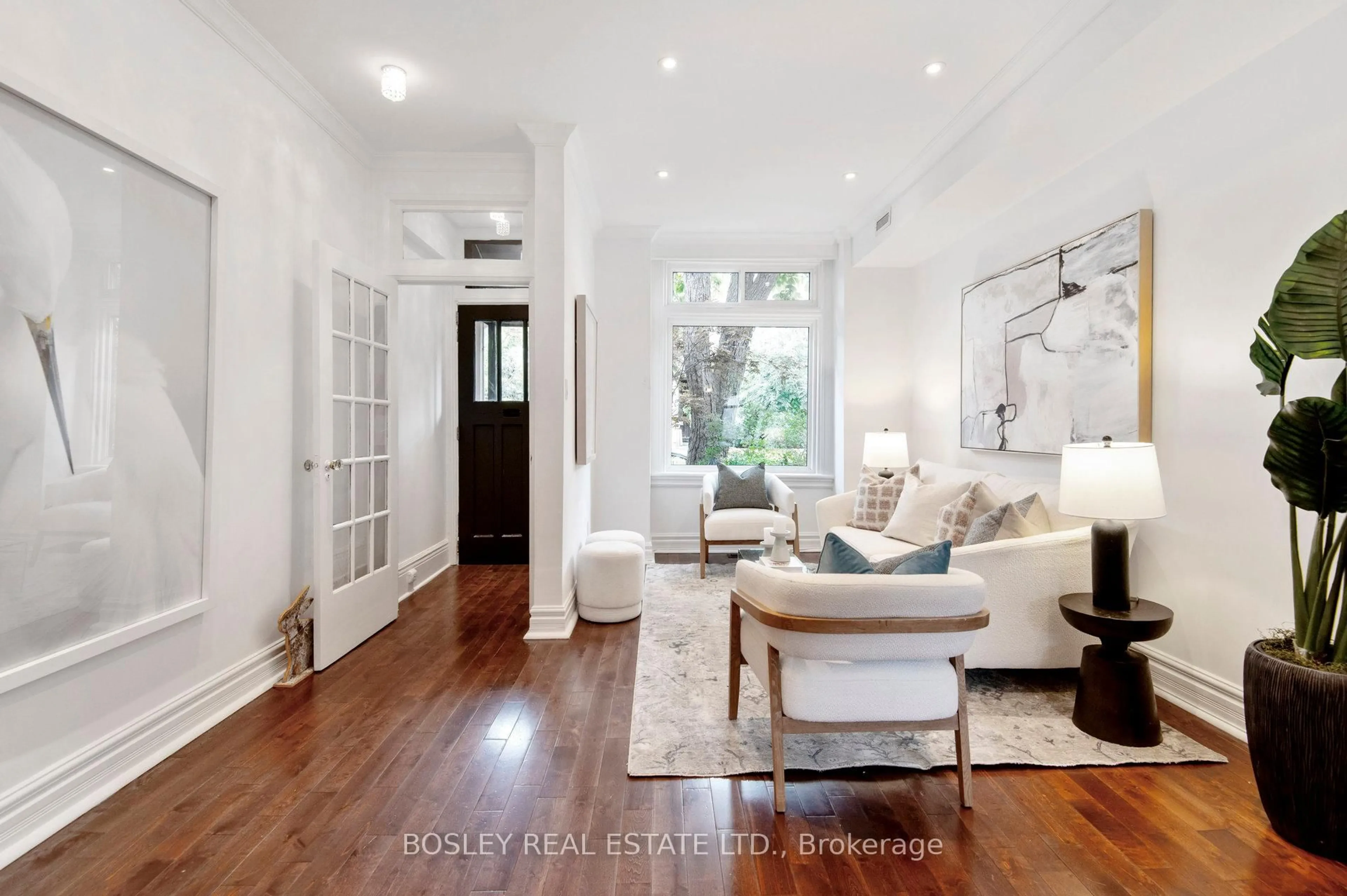 Indoor entryway for 101 Major St, Toronto Ontario M5S 2K9