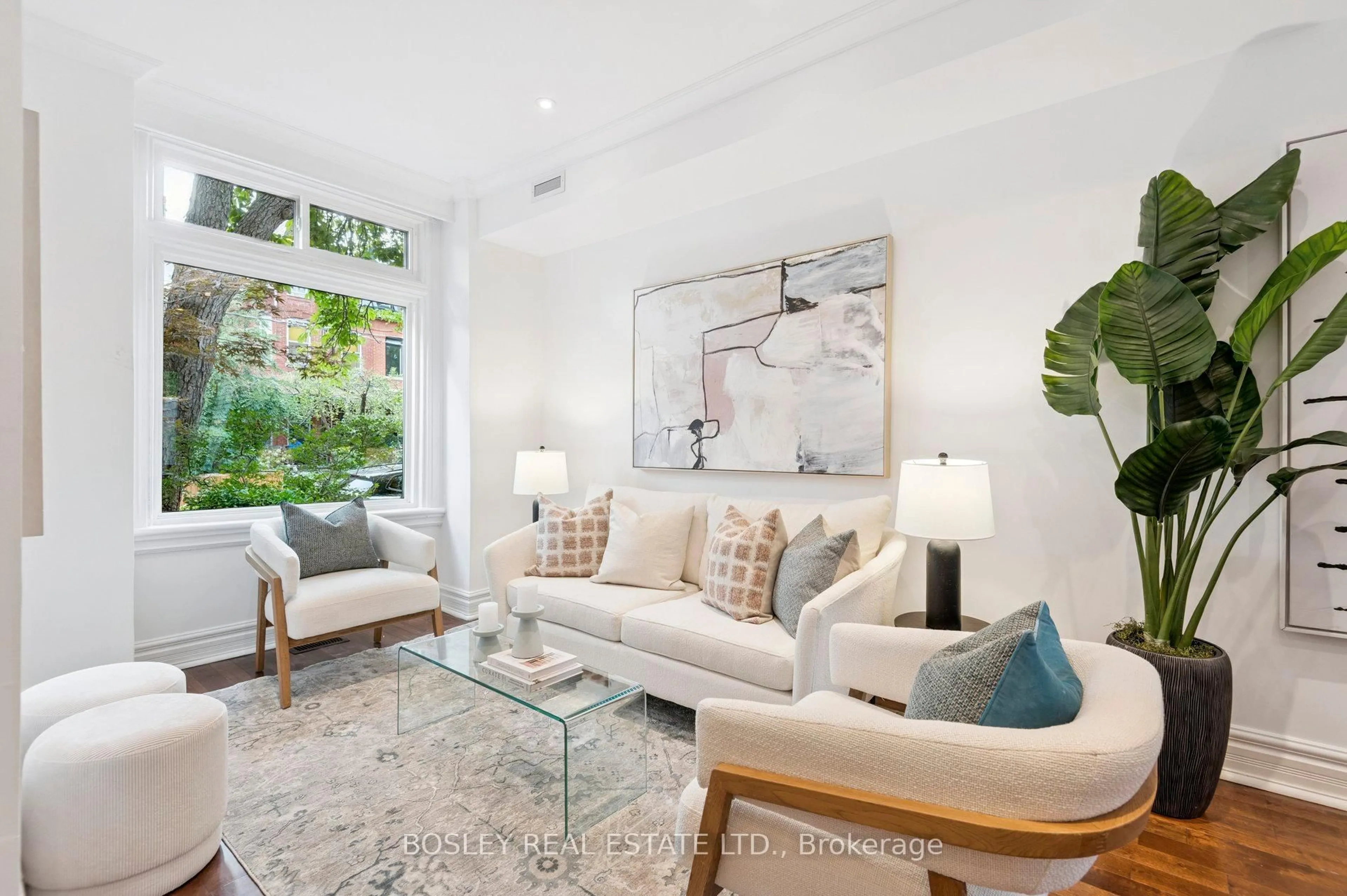Living room with furniture, unknown for 101 Major St, Toronto Ontario M5S 2K9