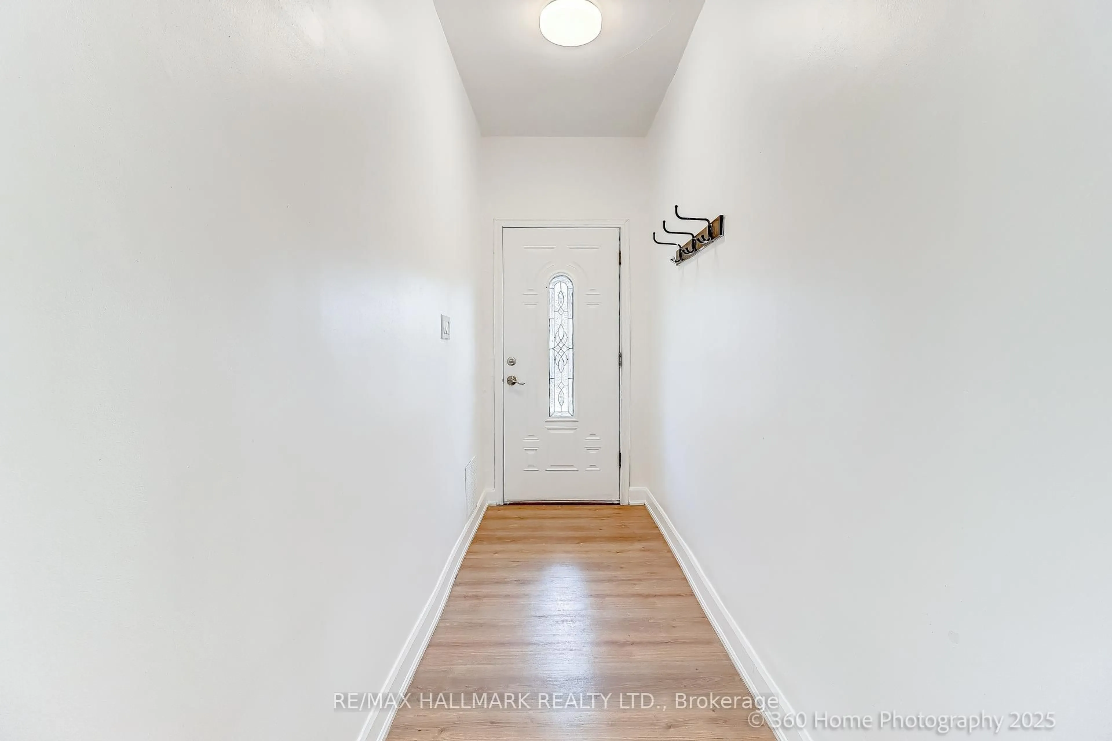 Indoor entryway for 18 Conway Ave, Toronto Ontario M6E 1H2