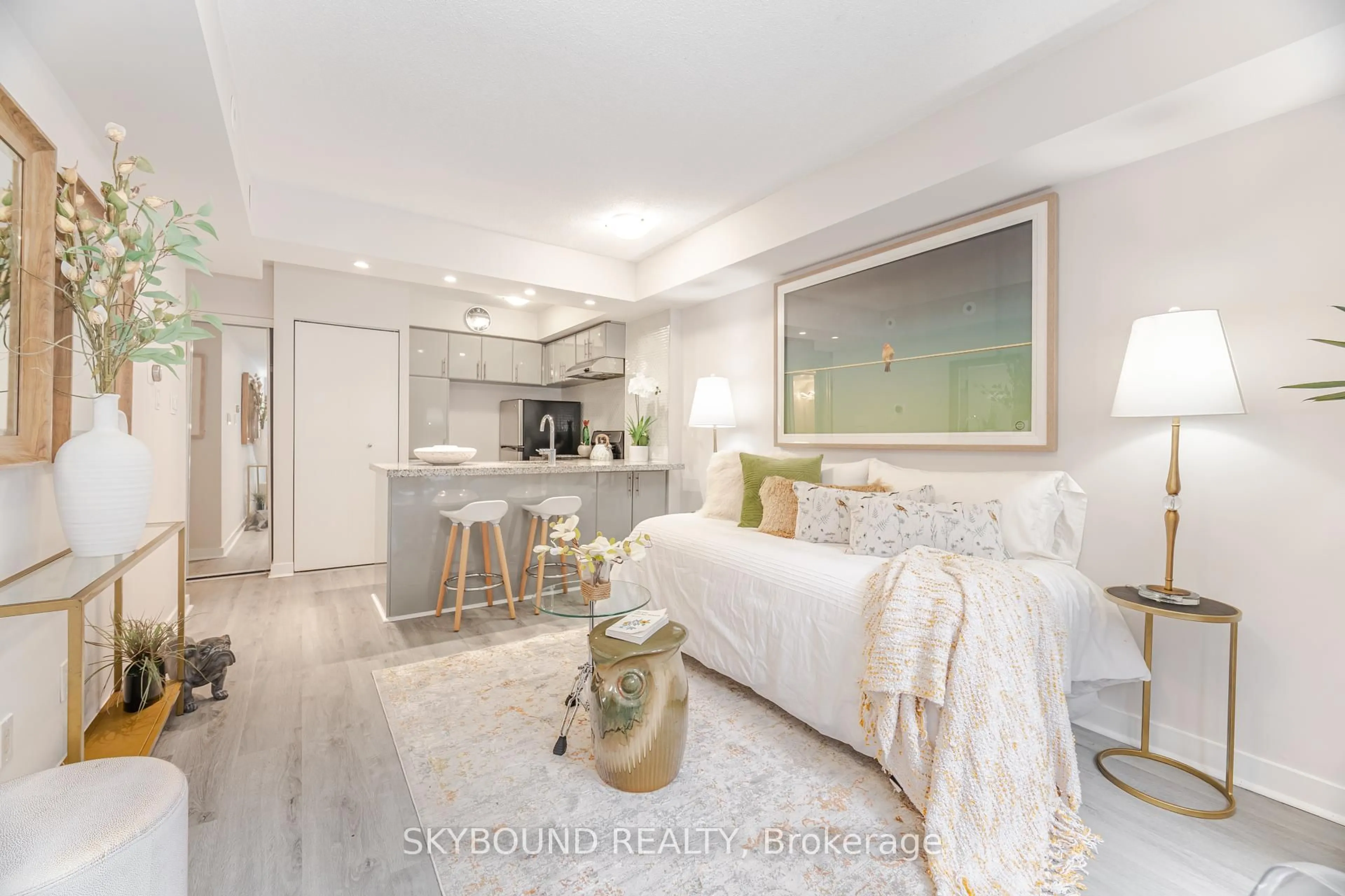 Open concept kitchen, unknown for 21 Pirandello St #TH1223, Toronto Ontario M6K 3P4
