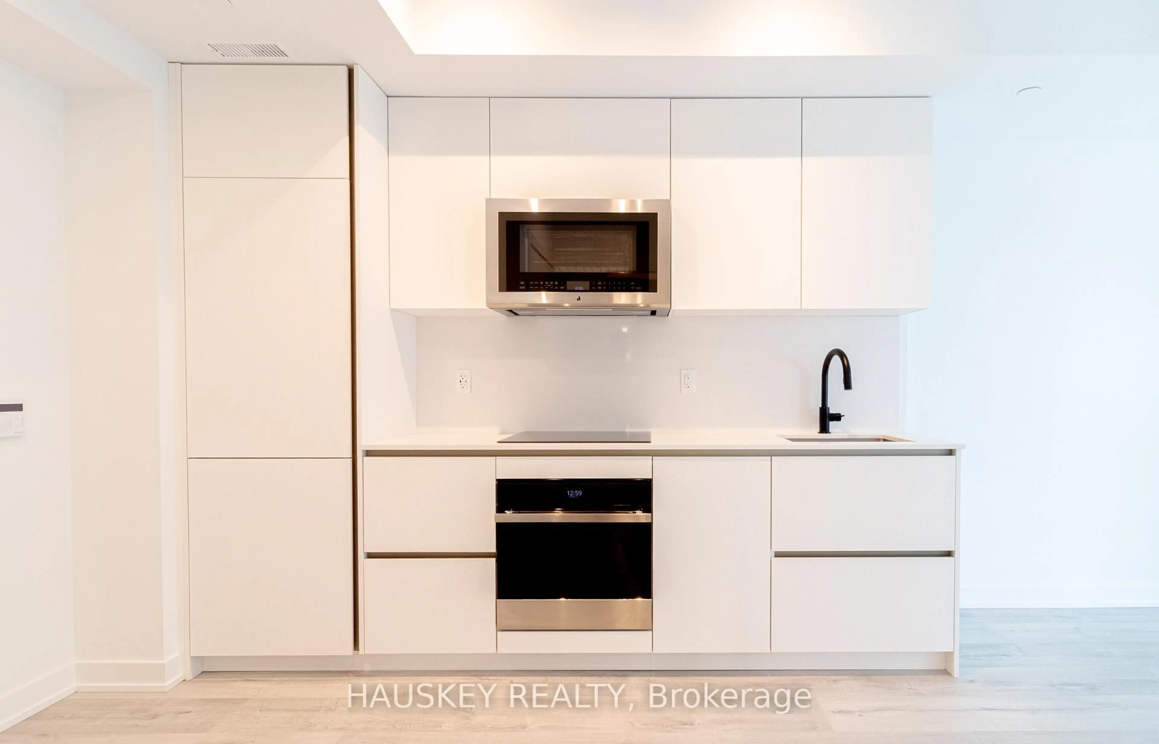 Unknown for 327 King St #3004, Toronto Ontario M5V 1J5