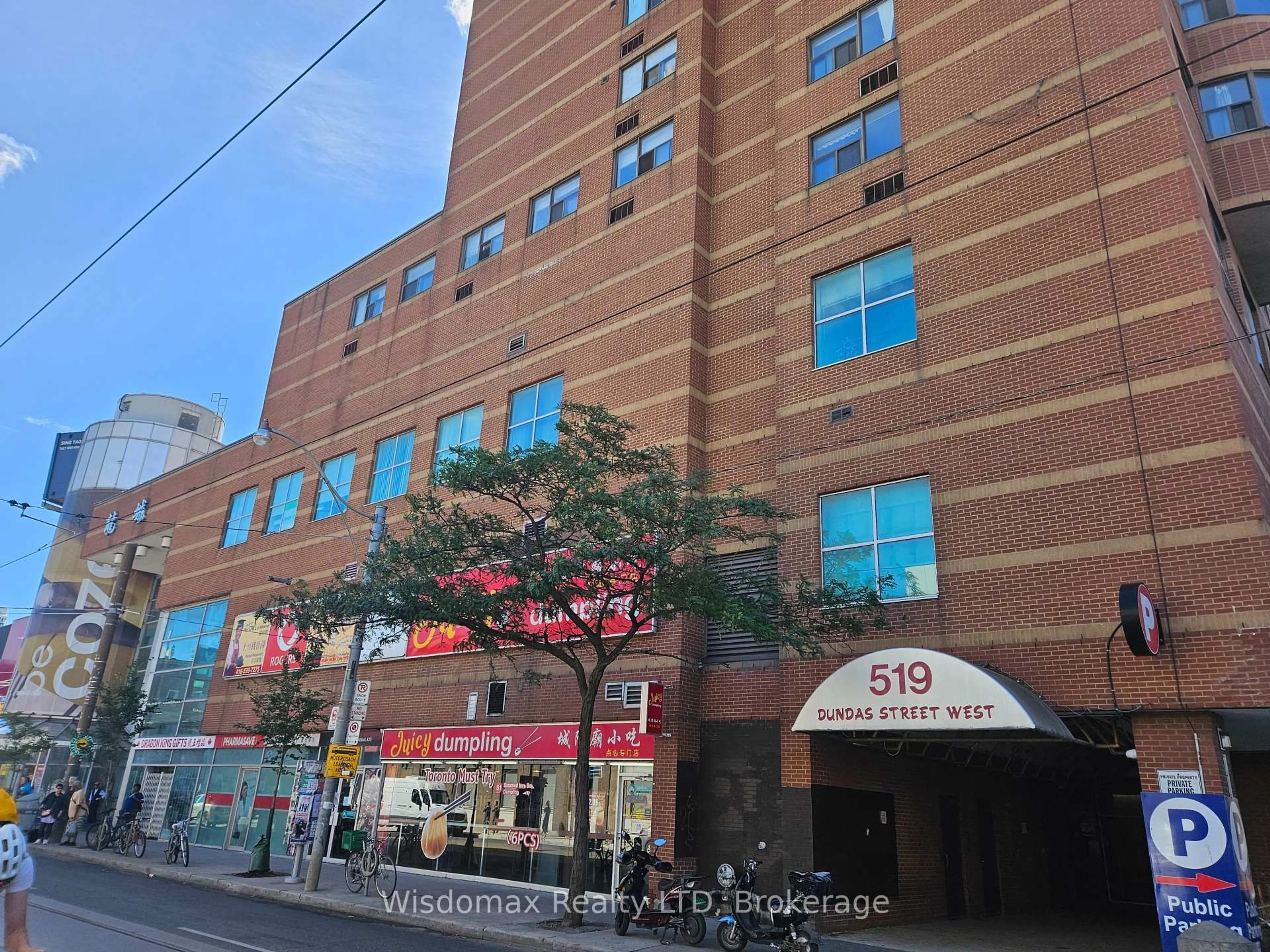 Indoor foyer for 519 Dundas St #803, Toronto Ontario M5T 1H2