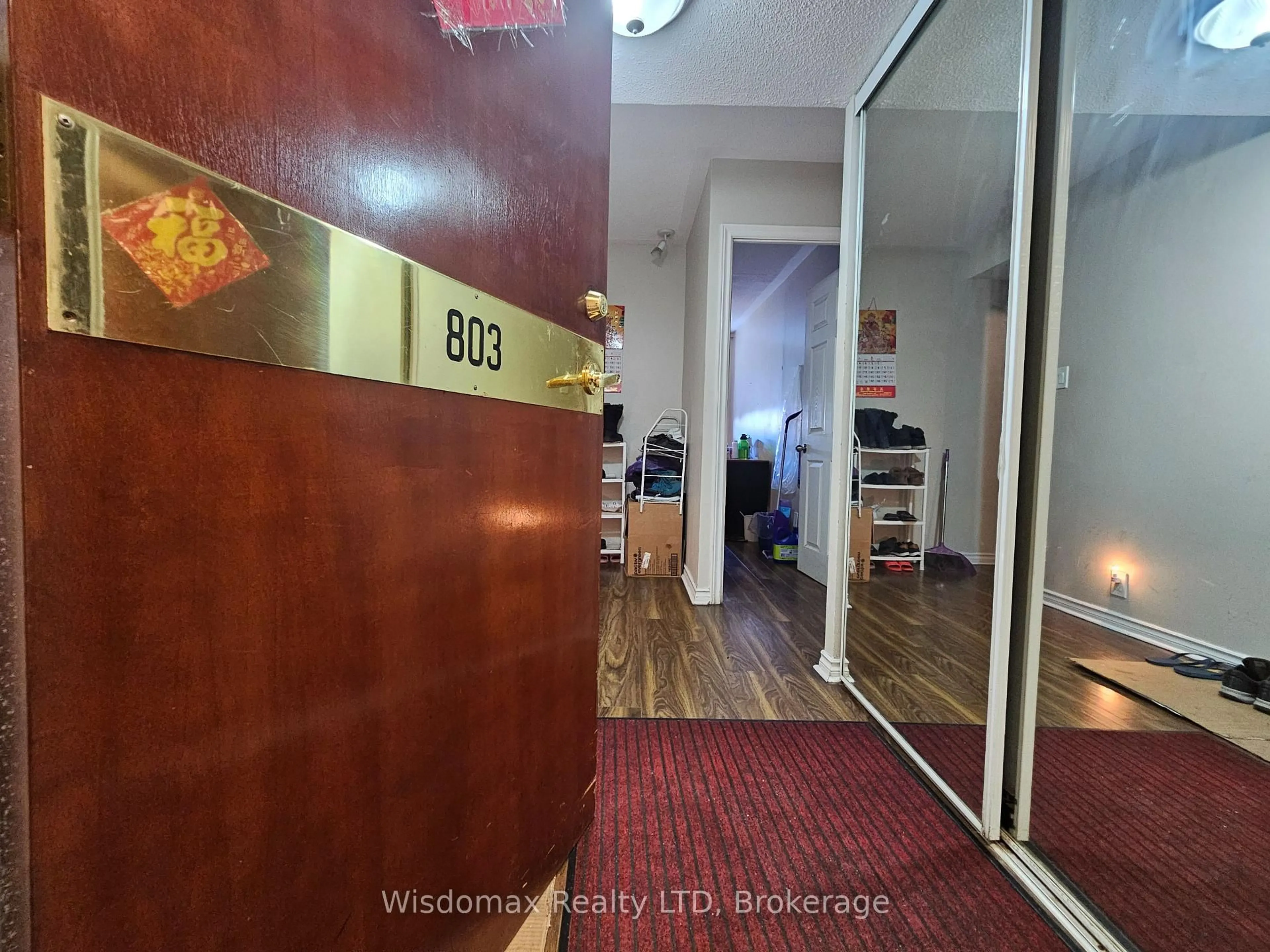 Indoor foyer for 519 Dundas St #803, Toronto Ontario M5T 1H2