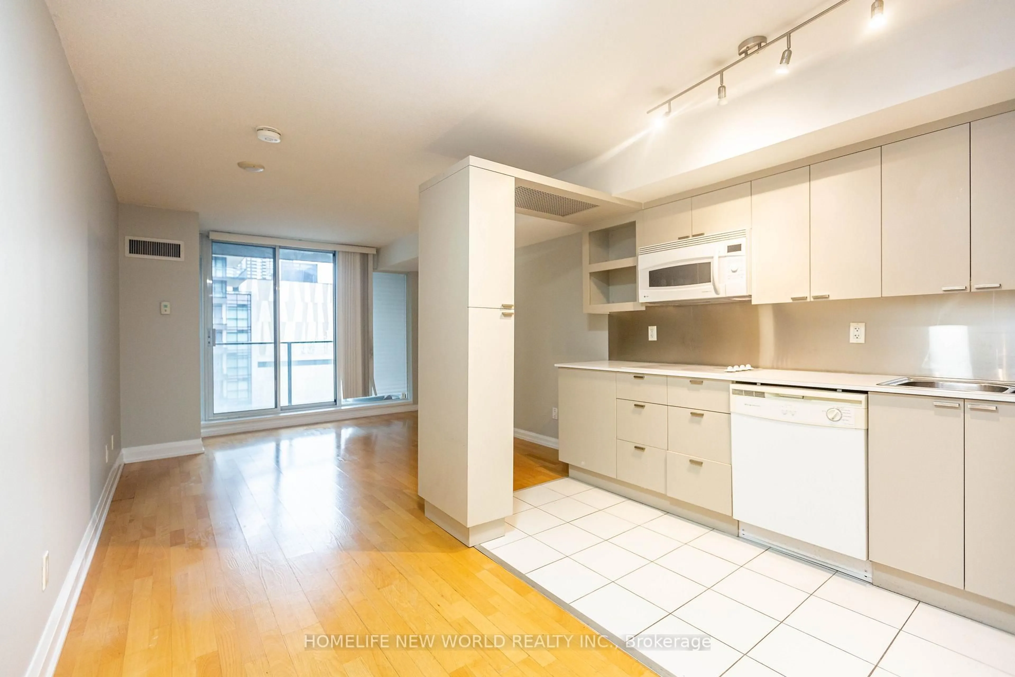 Unknown for 111 Elizabeth St #951, Toronto Ontario M5G 1P7