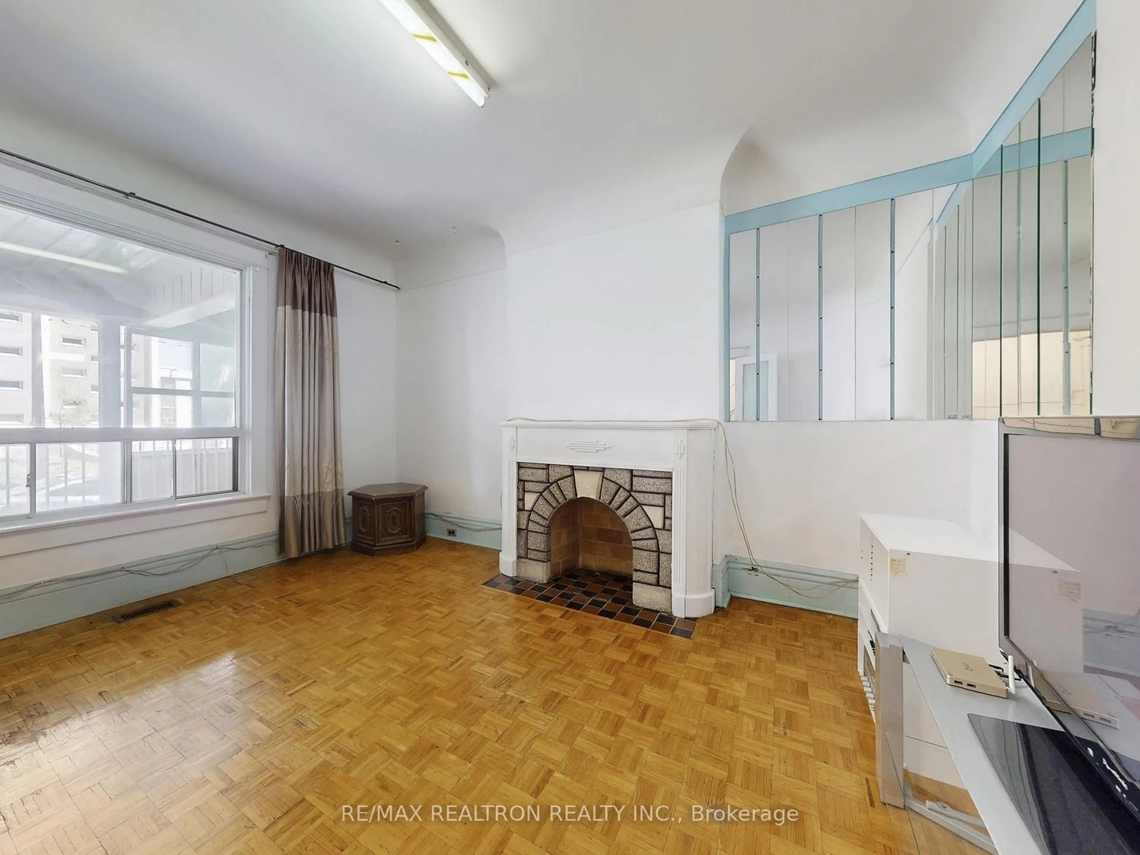 A pic of a room for 54 Grace St, Toronto Ontario M6J 2S2