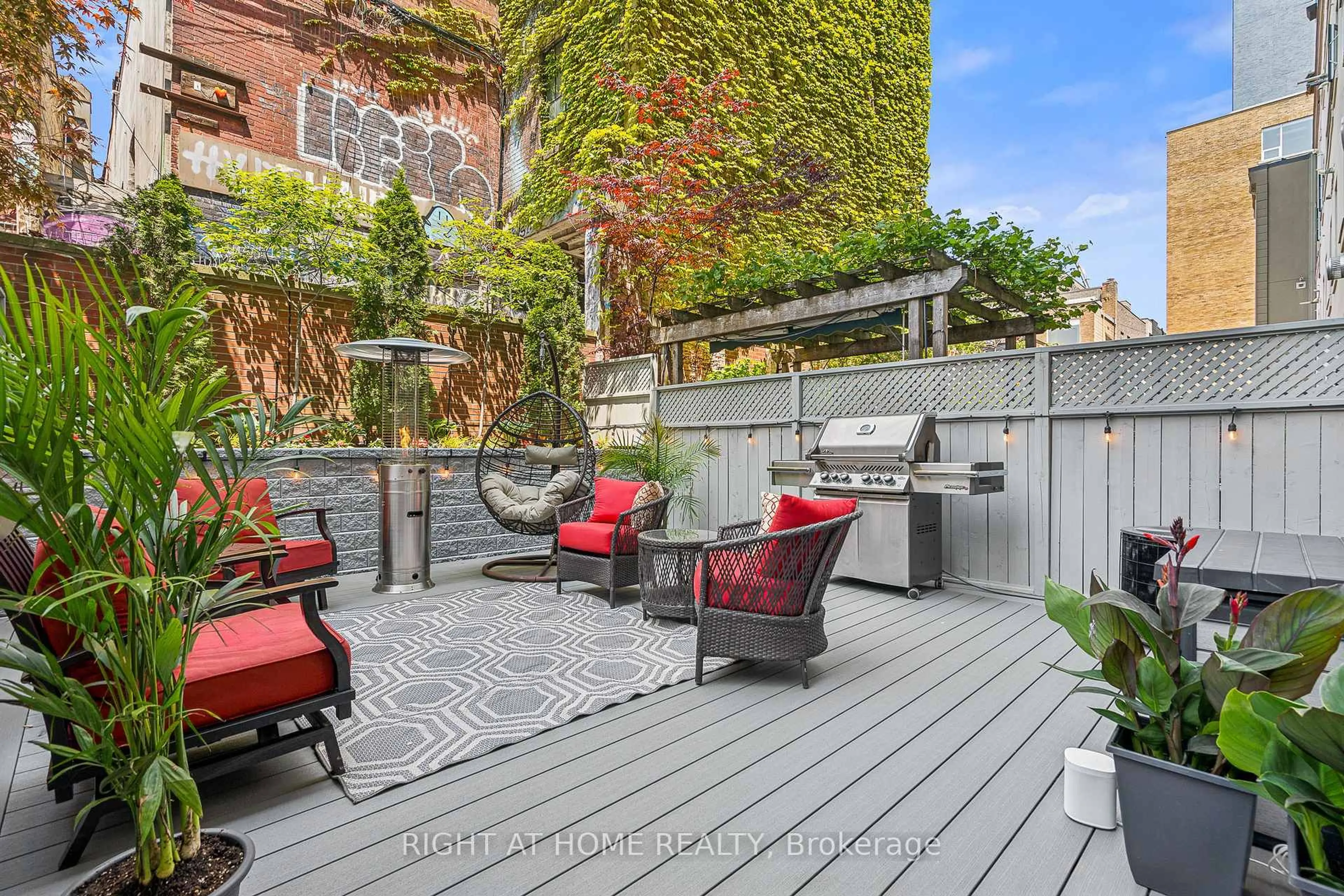 Patio, street for 500 Richmond St #118, Toronto Ontario M5V 1Y2