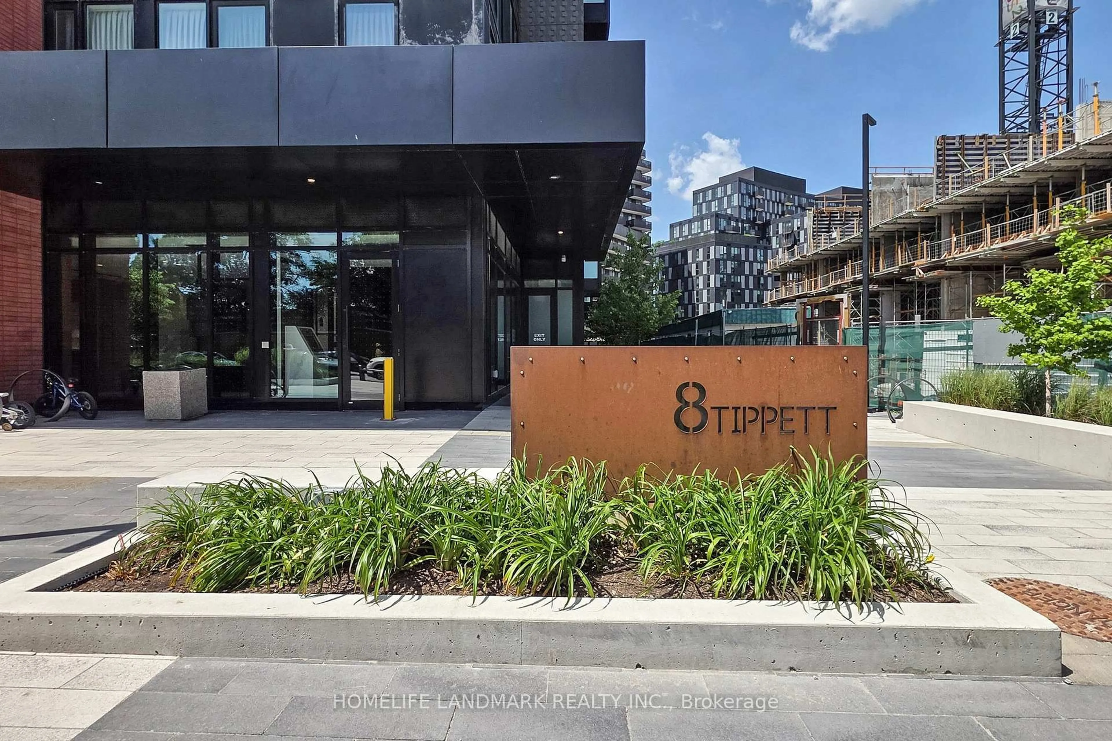 Unknown for 8 TIPPETT Rd #717, Toronto Ontario M3H 0E7