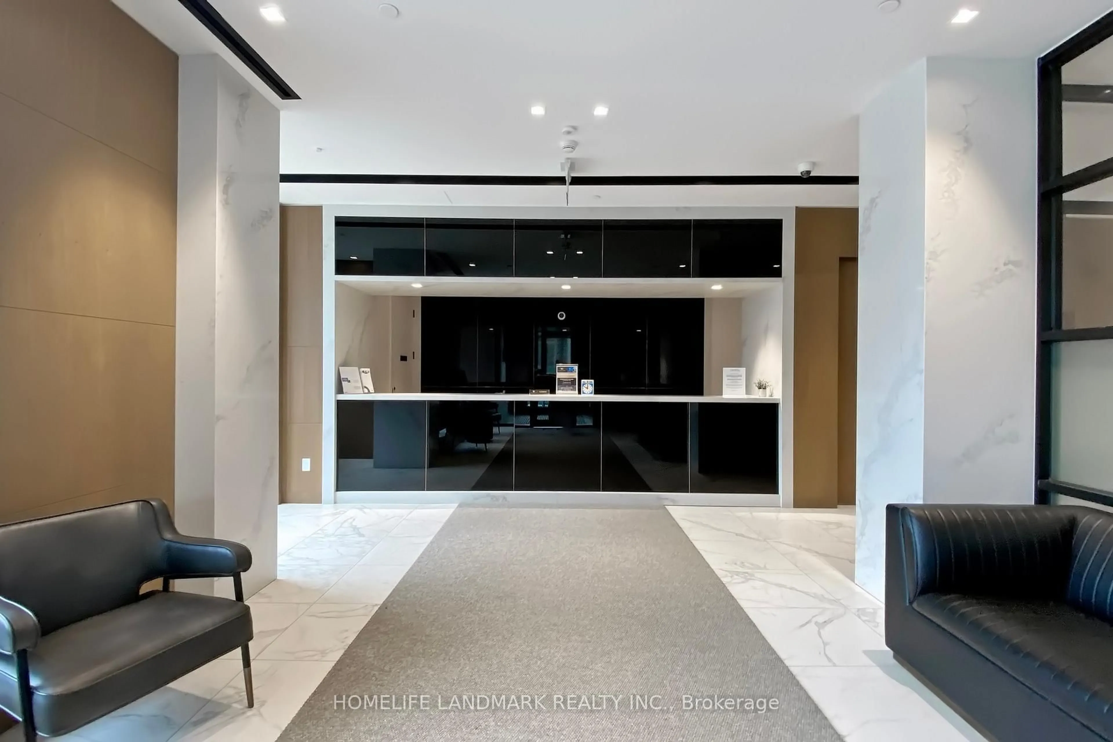 Indoor foyer for 8 TIPPETT Rd #717, Toronto Ontario M3H 0E7