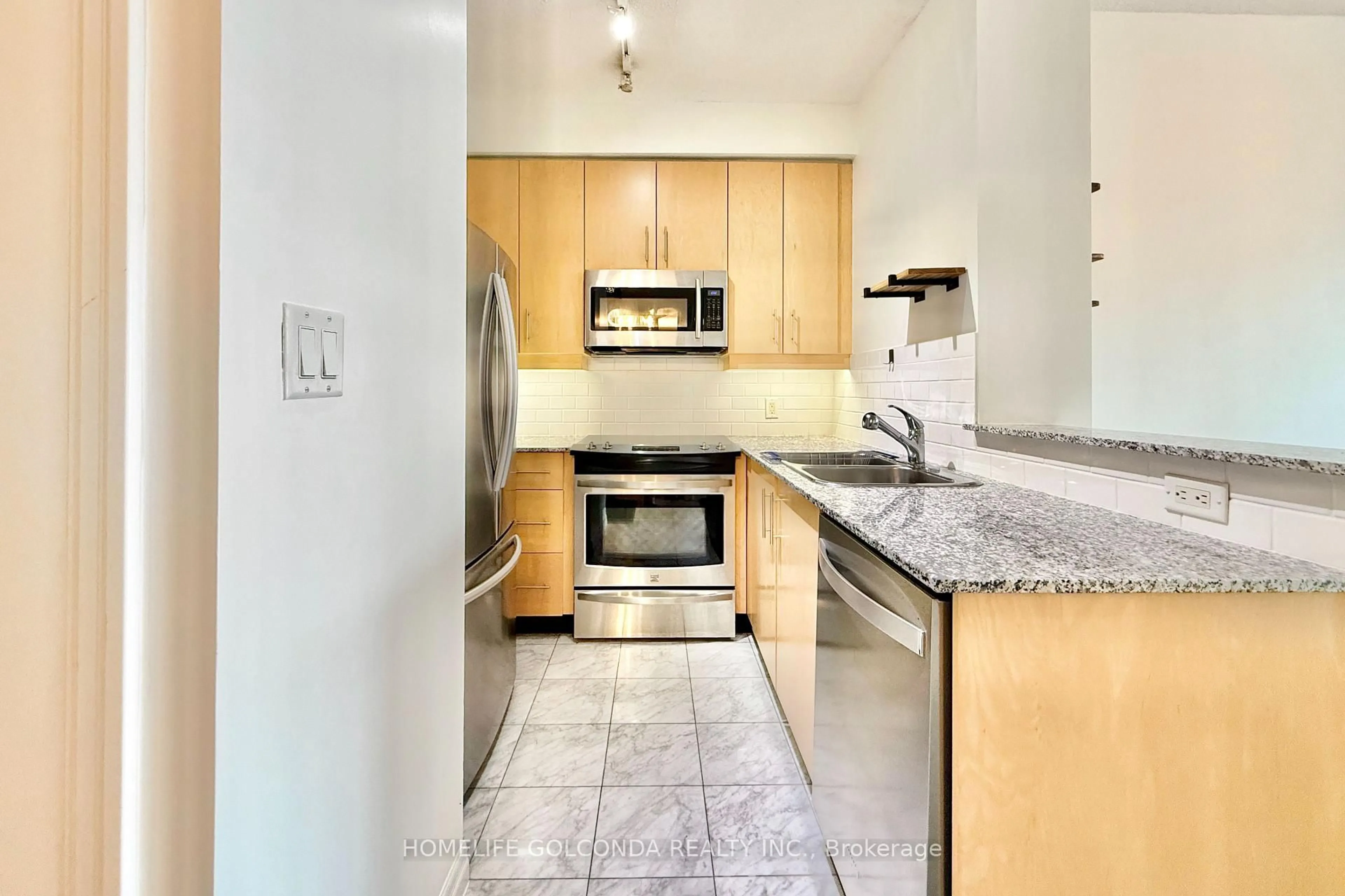 Standard kitchen, ceramic/tile floor for 300 Bloor St #2808, Toronto Ontario M4W 3Y2