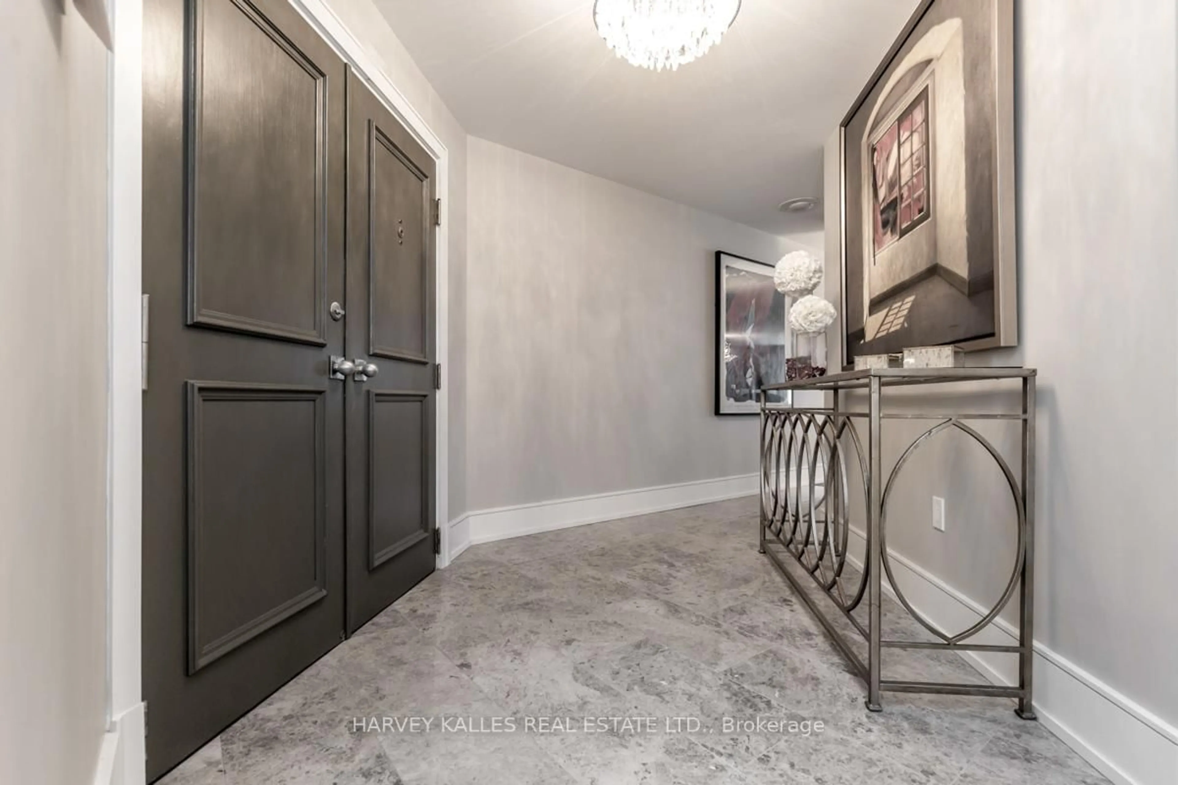 Indoor entryway for 110 Bloor St #1309, Toronto Ontario M5S 2W7
