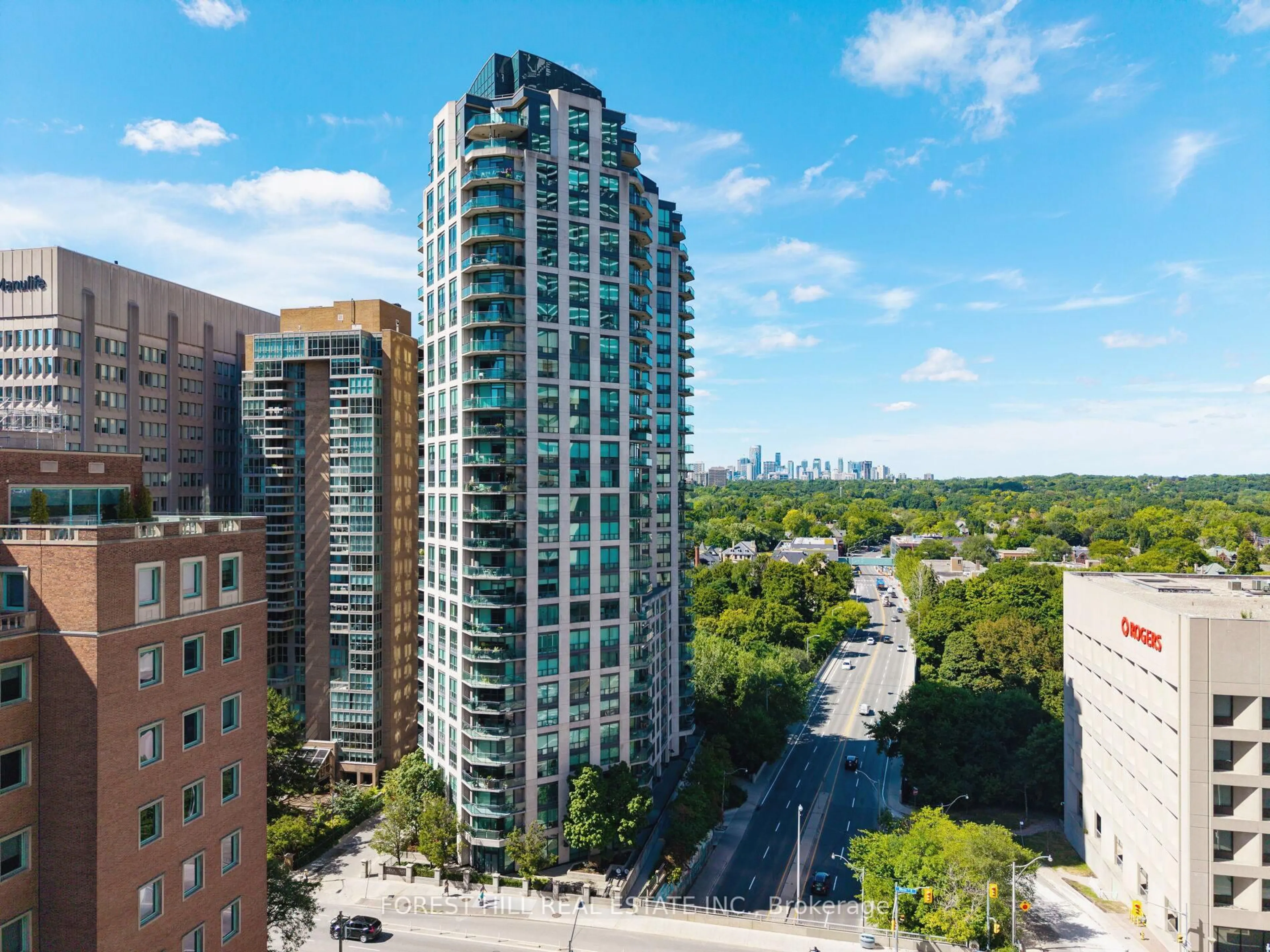 A pic from outside/outdoor area/front of a property/back of a property/a pic from drone, city buildings view from balcony for 300 Bloor St #2701, Toronto Ontario M4W 3Y2