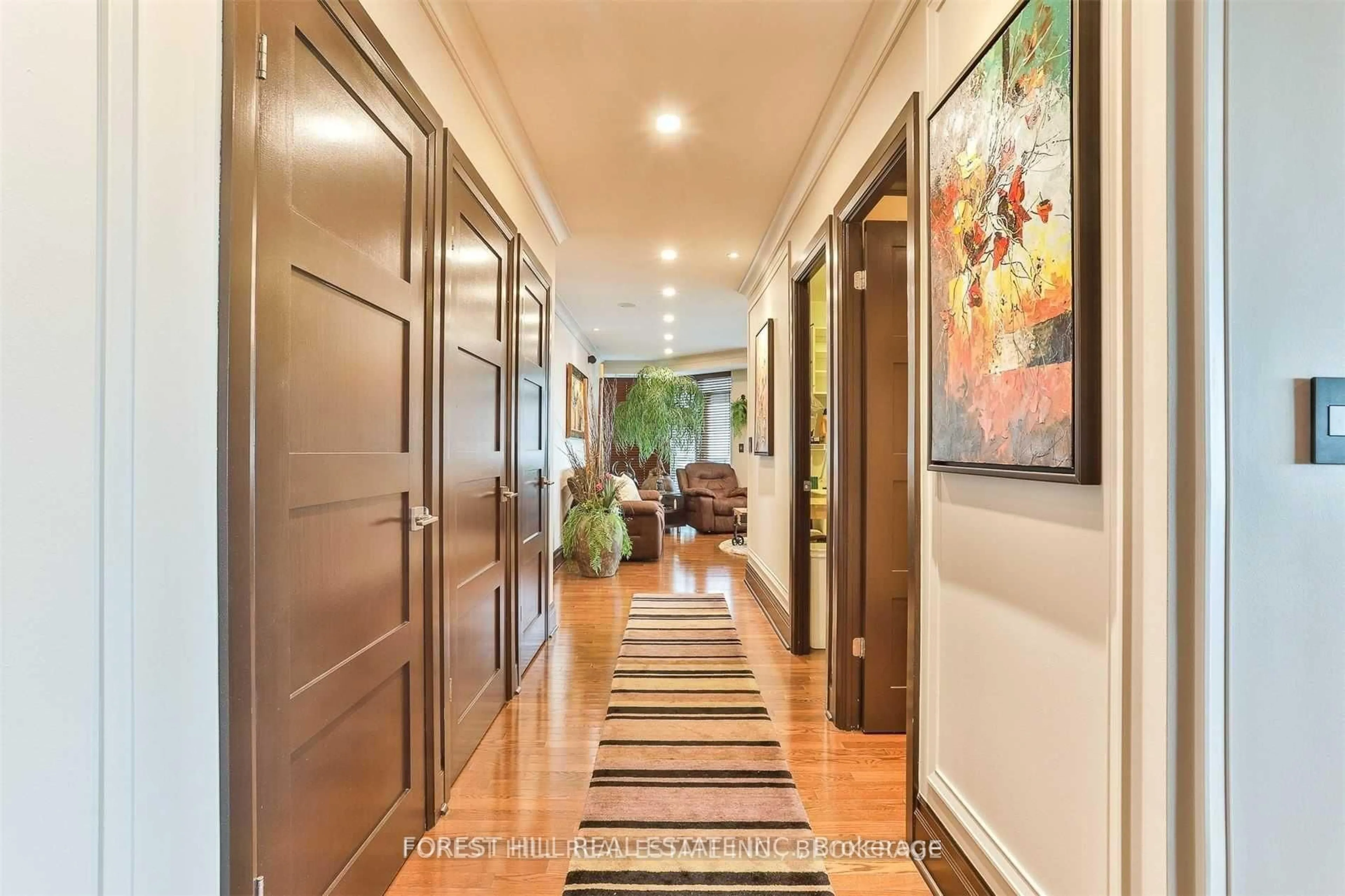Indoor entryway for 300 Bloor St #2701, Toronto Ontario M4W 3Y2