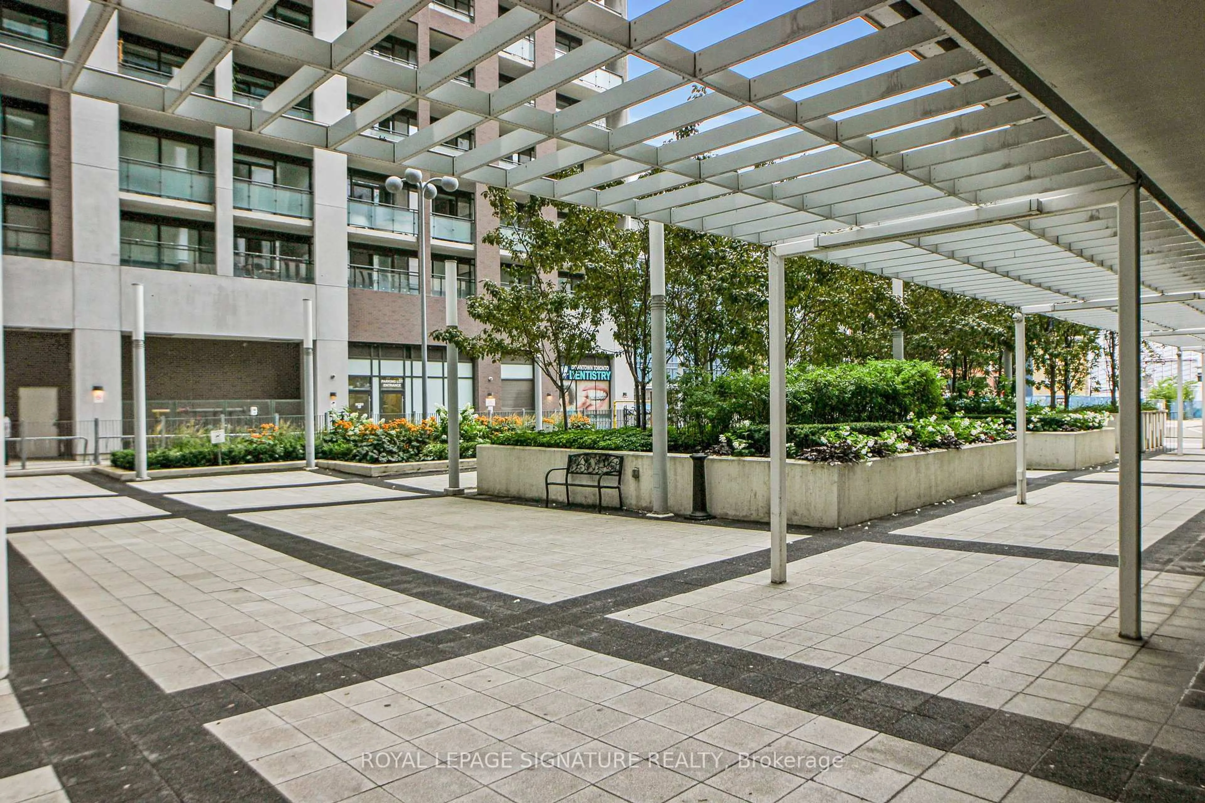 Patio, street for 400 Adelaide St #PH11, Toronto Ontario M5A 4S3