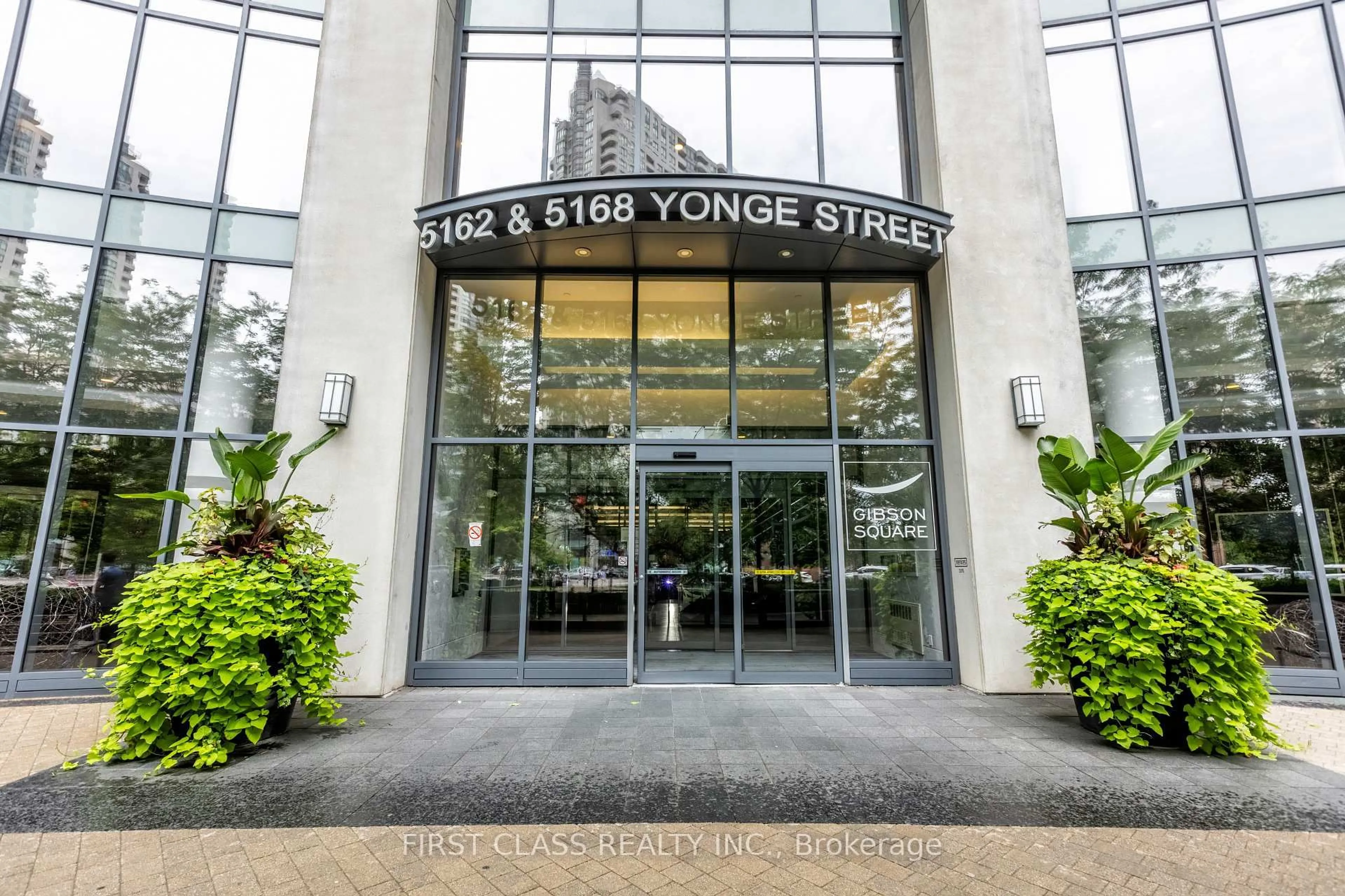 Indoor foyer for 5168 Yonge St #605, Toronto Ontario M2N 5P6