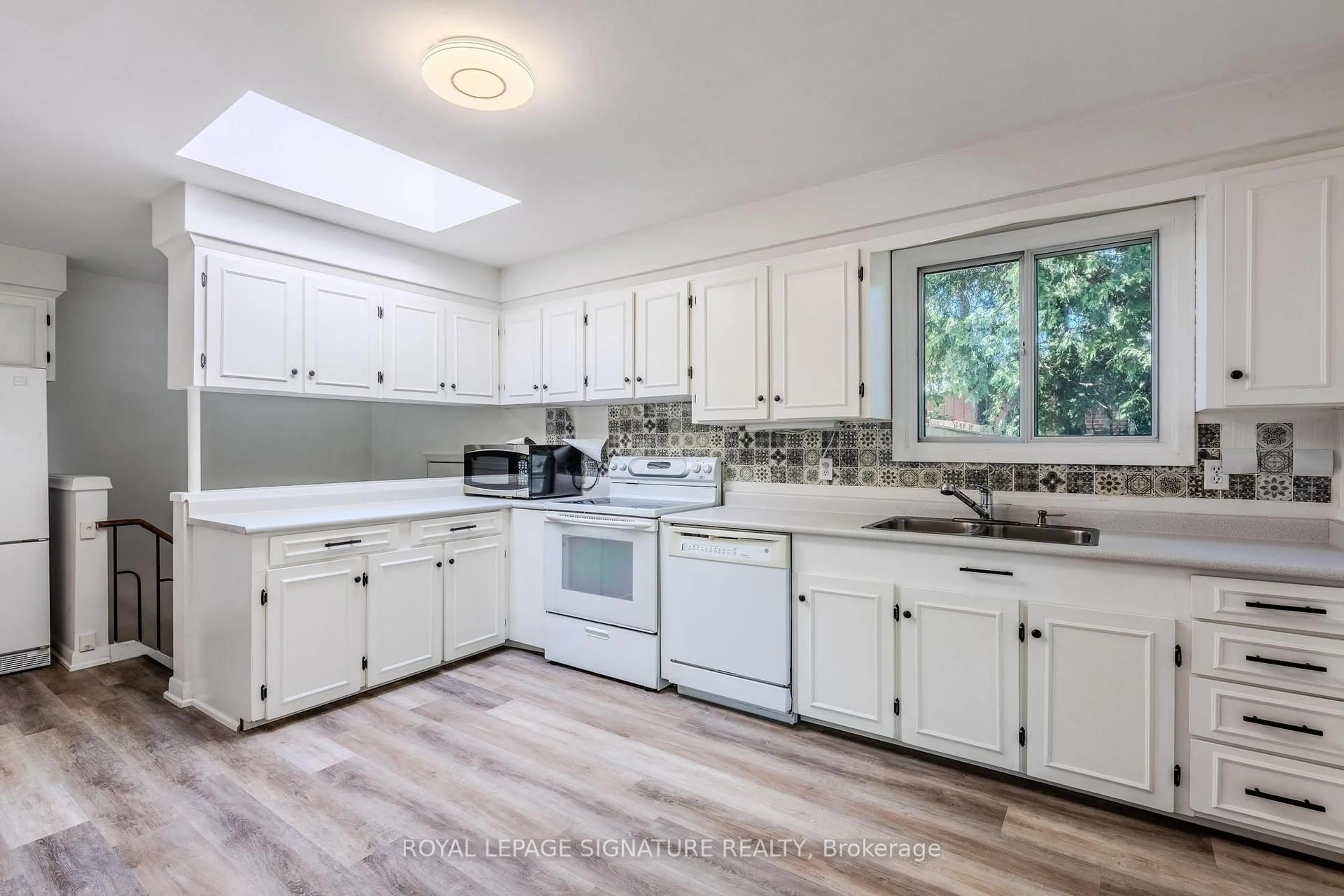 Unknown for 18 Greengate Rd, Toronto Ontario M3B 1E8