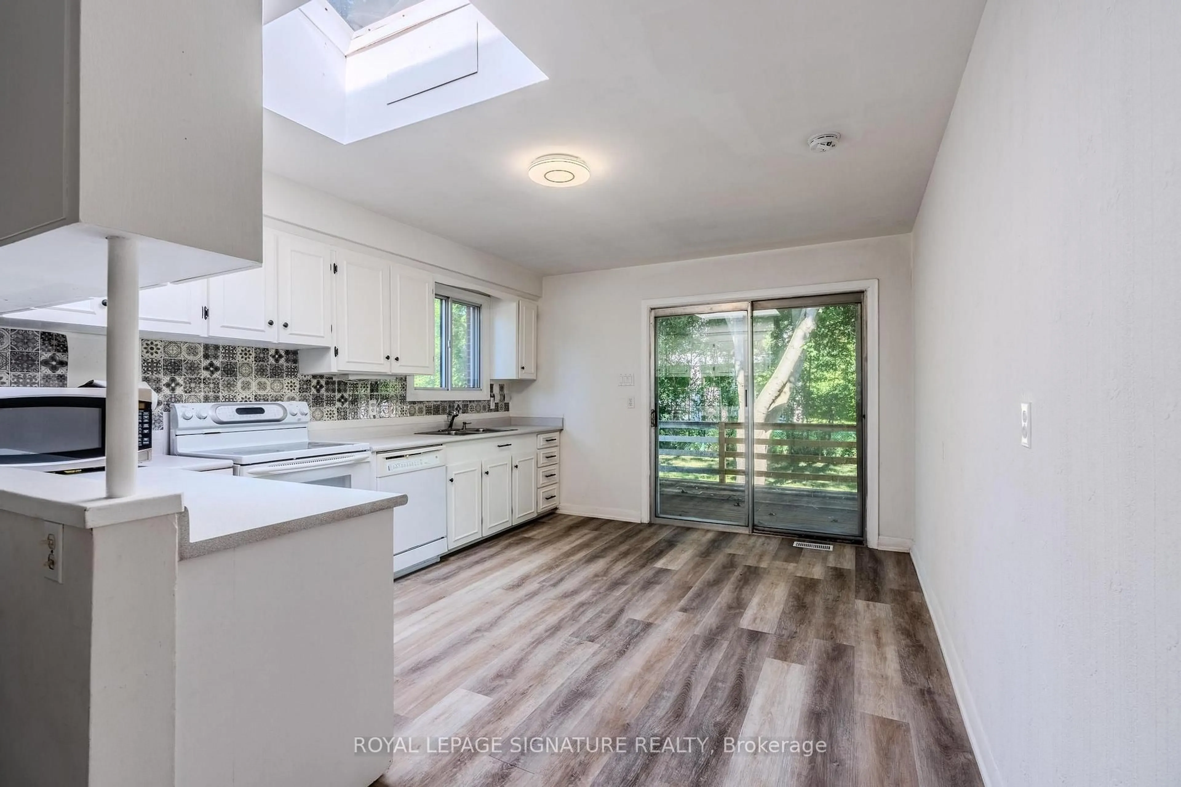 Open concept kitchen, unknown for 18 Greengate Rd, Toronto Ontario M3B 1E8