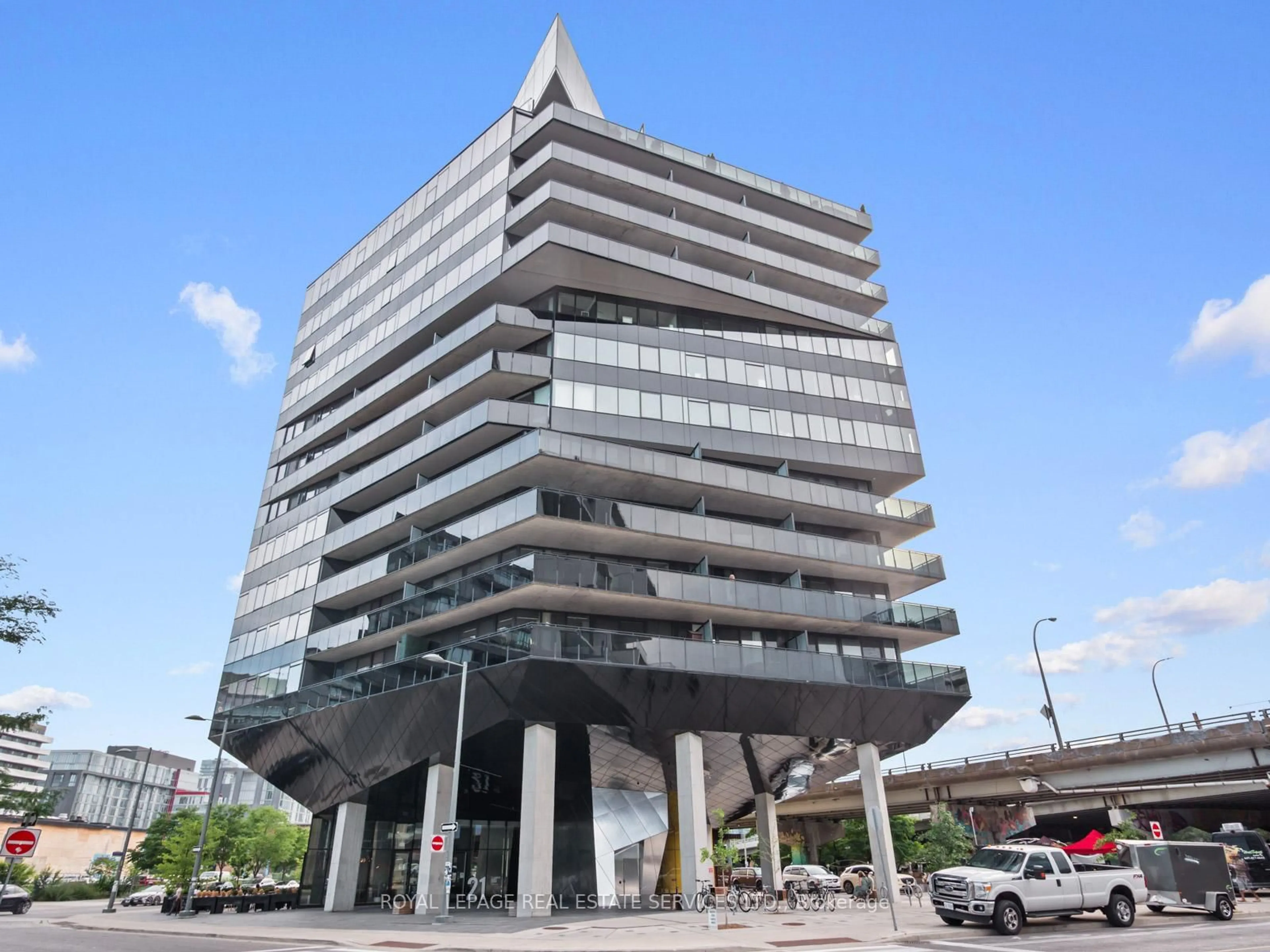 Indoor foyer for 21 Lawren Harris Sq #904, Toronto Ontario M5A 0T4