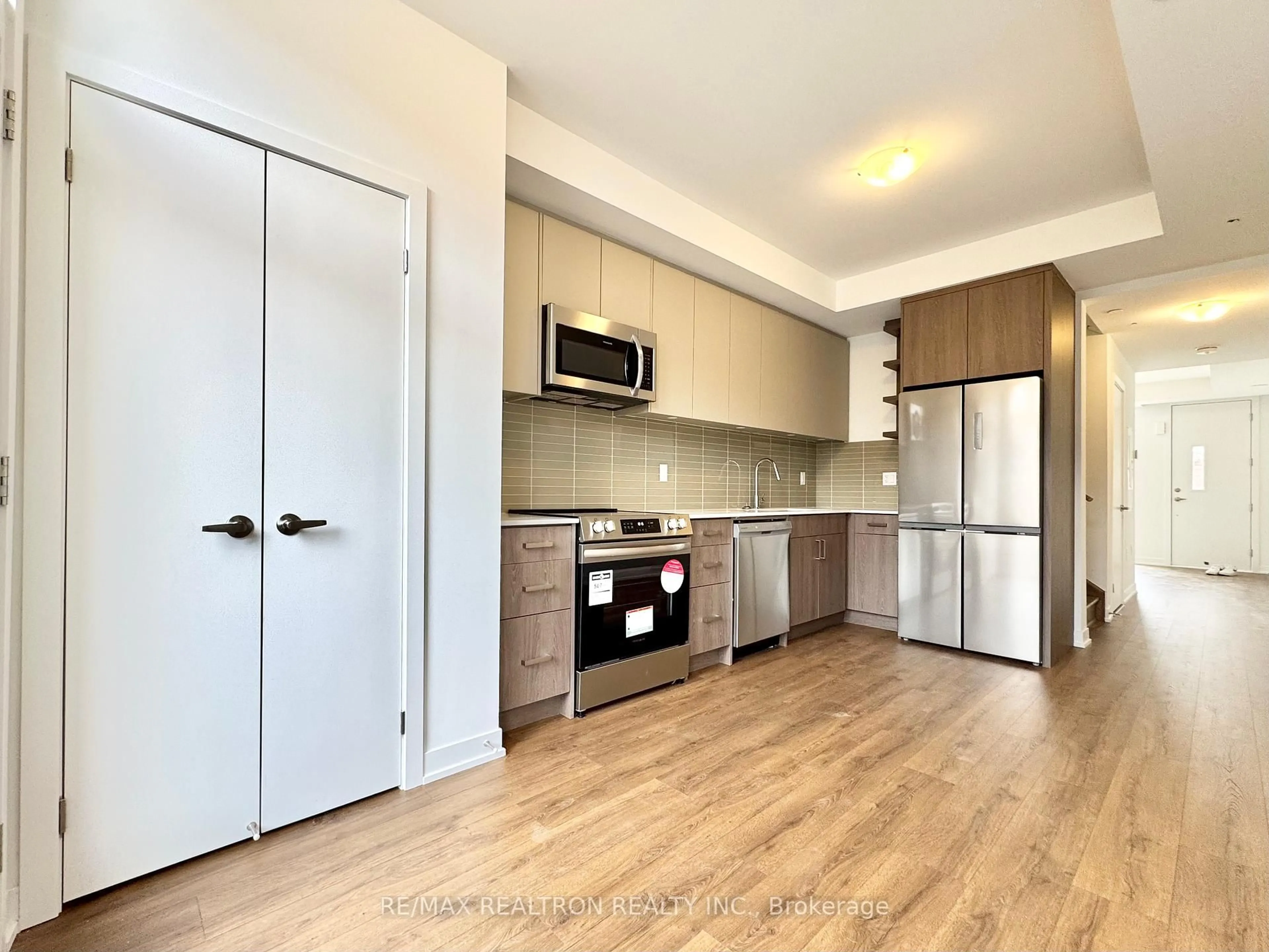 Standard kitchen, wood/laminate floor for 24 Turtle Island Rd, Toronto Ontario M6A 2M5