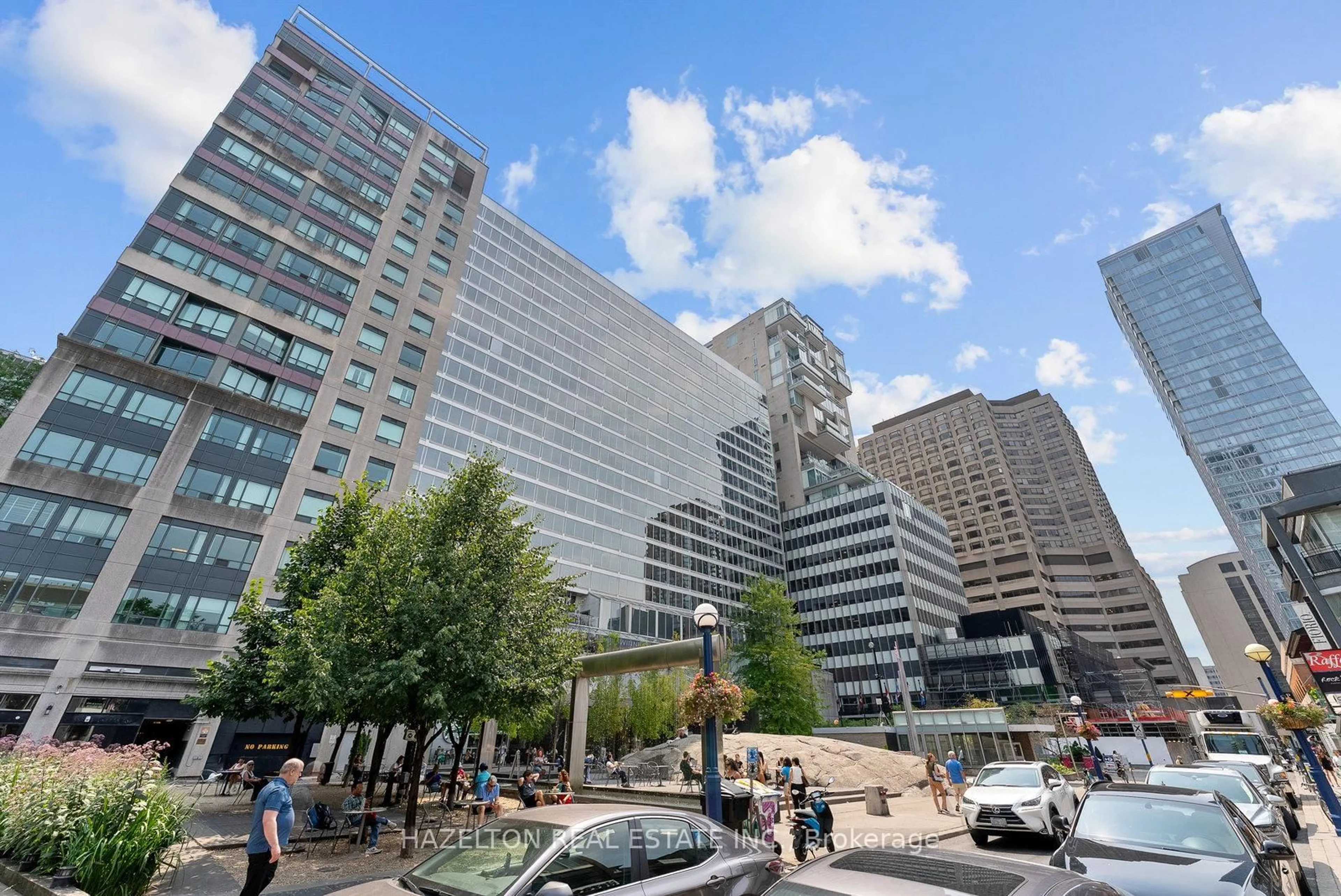 Patio, street for 110 Bloor St #2008, Toronto Ontario M5S 2W7