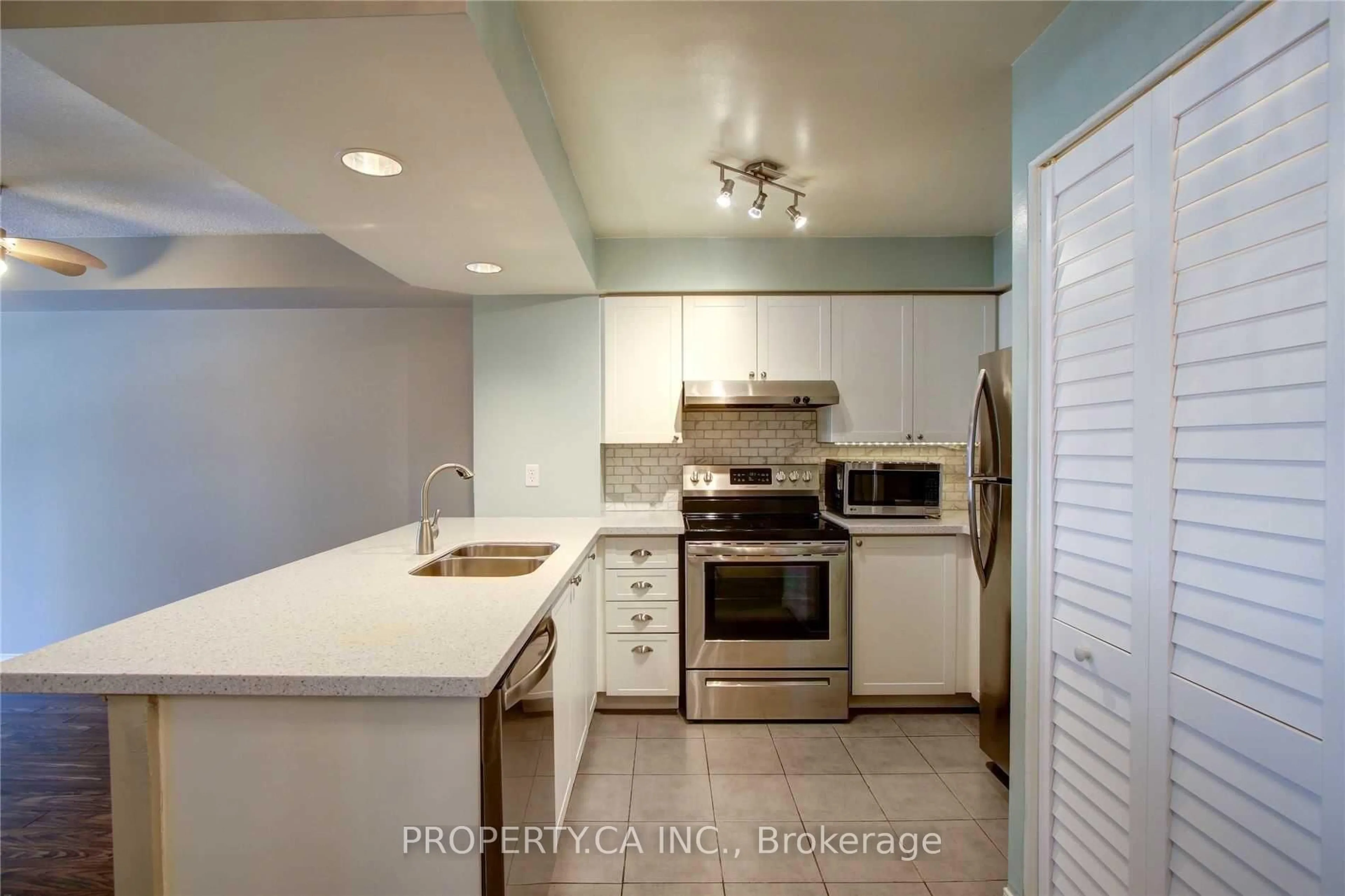 Standard kitchen, ceramic/tile floor for 801 King St #217, Toronto Ontario M5V 3C9