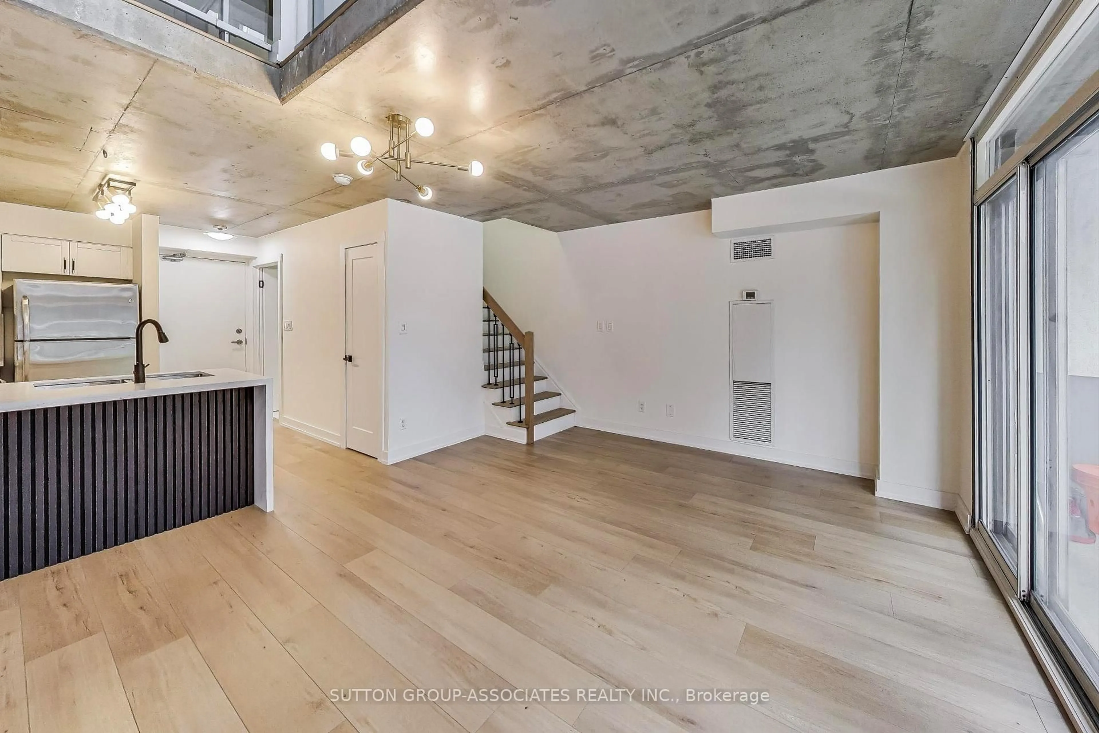 Unknown for 1029 King St #213, Toronto Ontario M6K 3M9