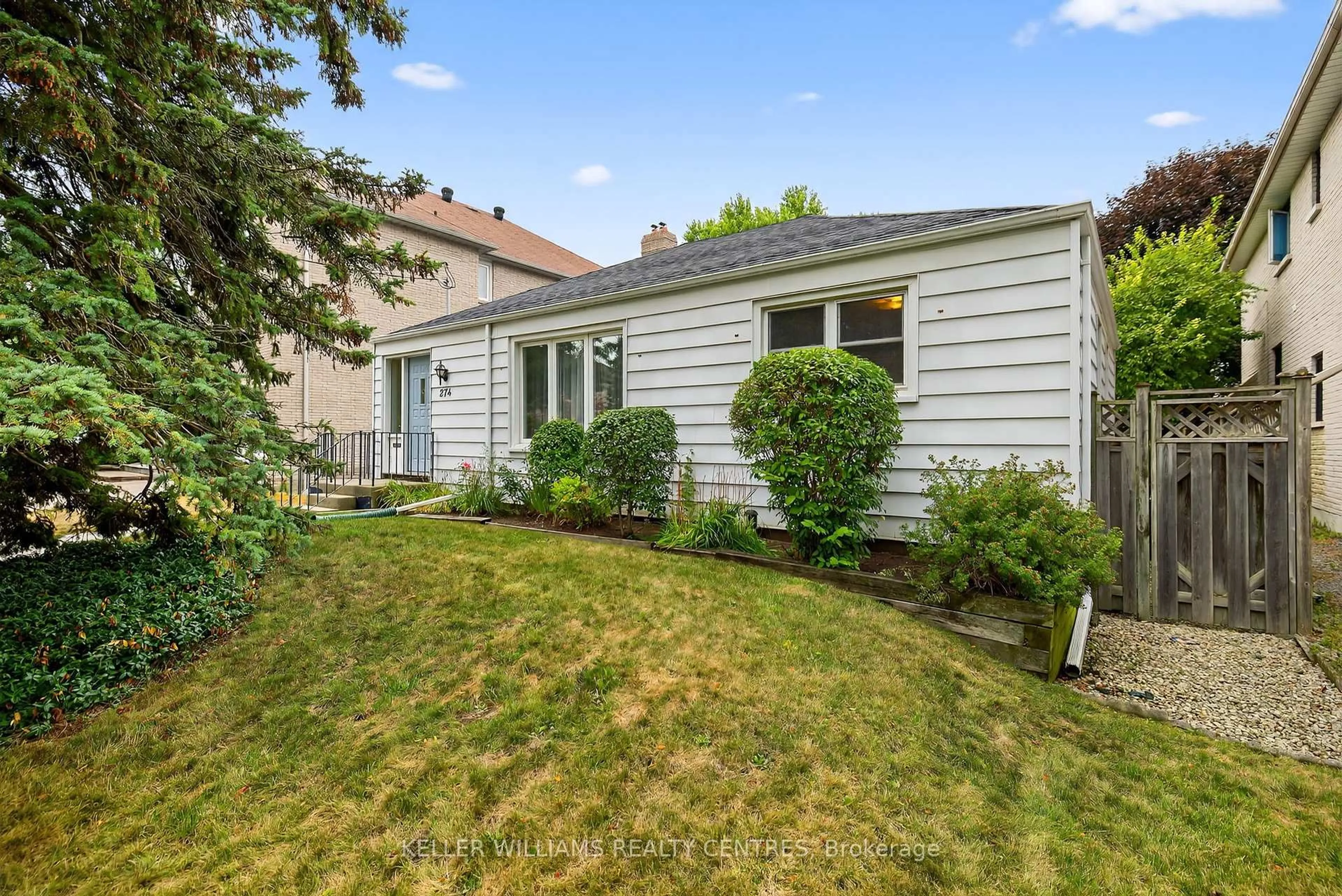 A pic from outside/outdoor area/front of a property/back of a property/a pic from drone, street for 274 Elmwood Ave, Toronto Ontario M2N 3N1