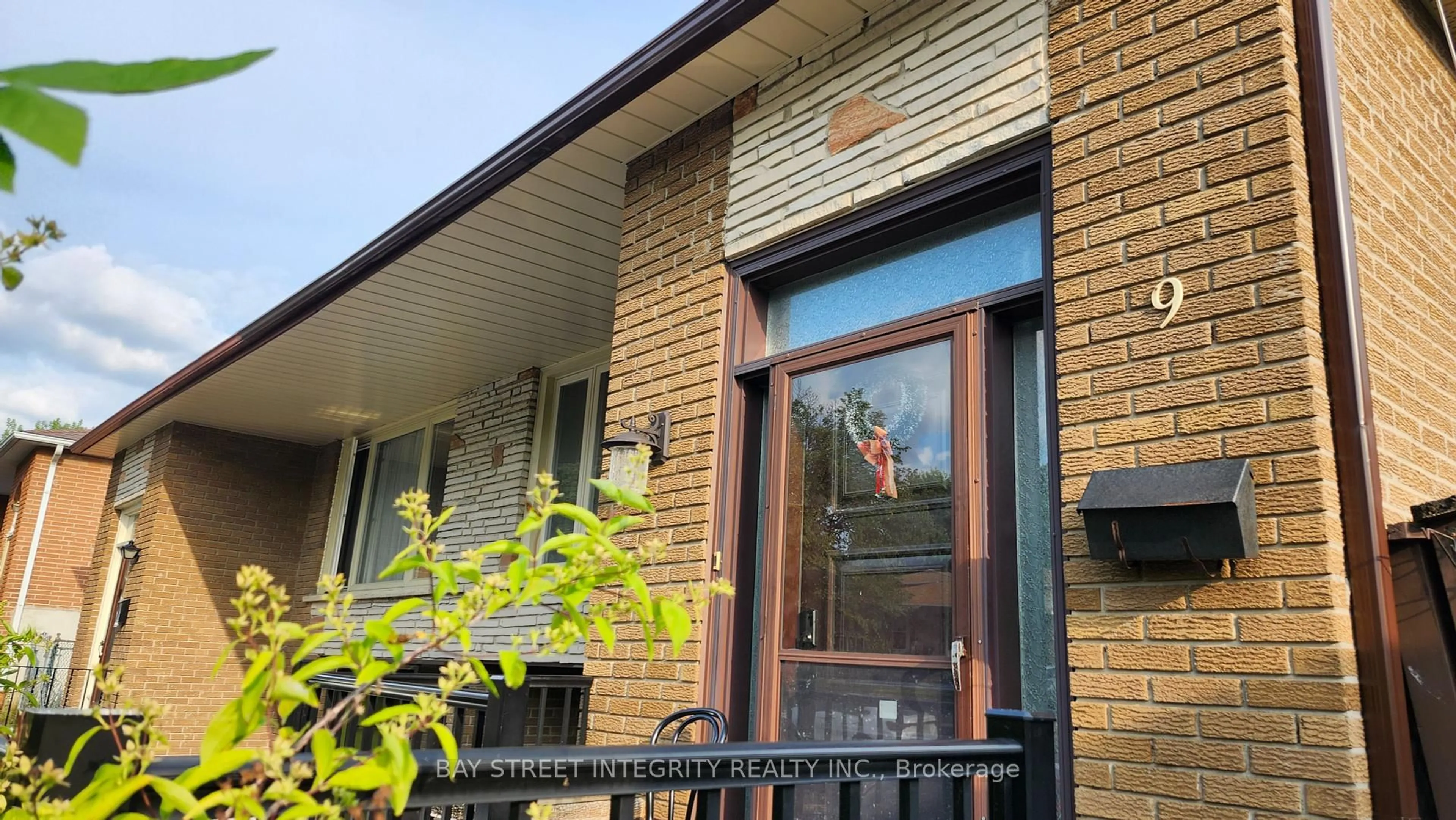 Home with brick exterior material, street for 9 Mentor Blvd, Toronto Ontario M2H 2M9