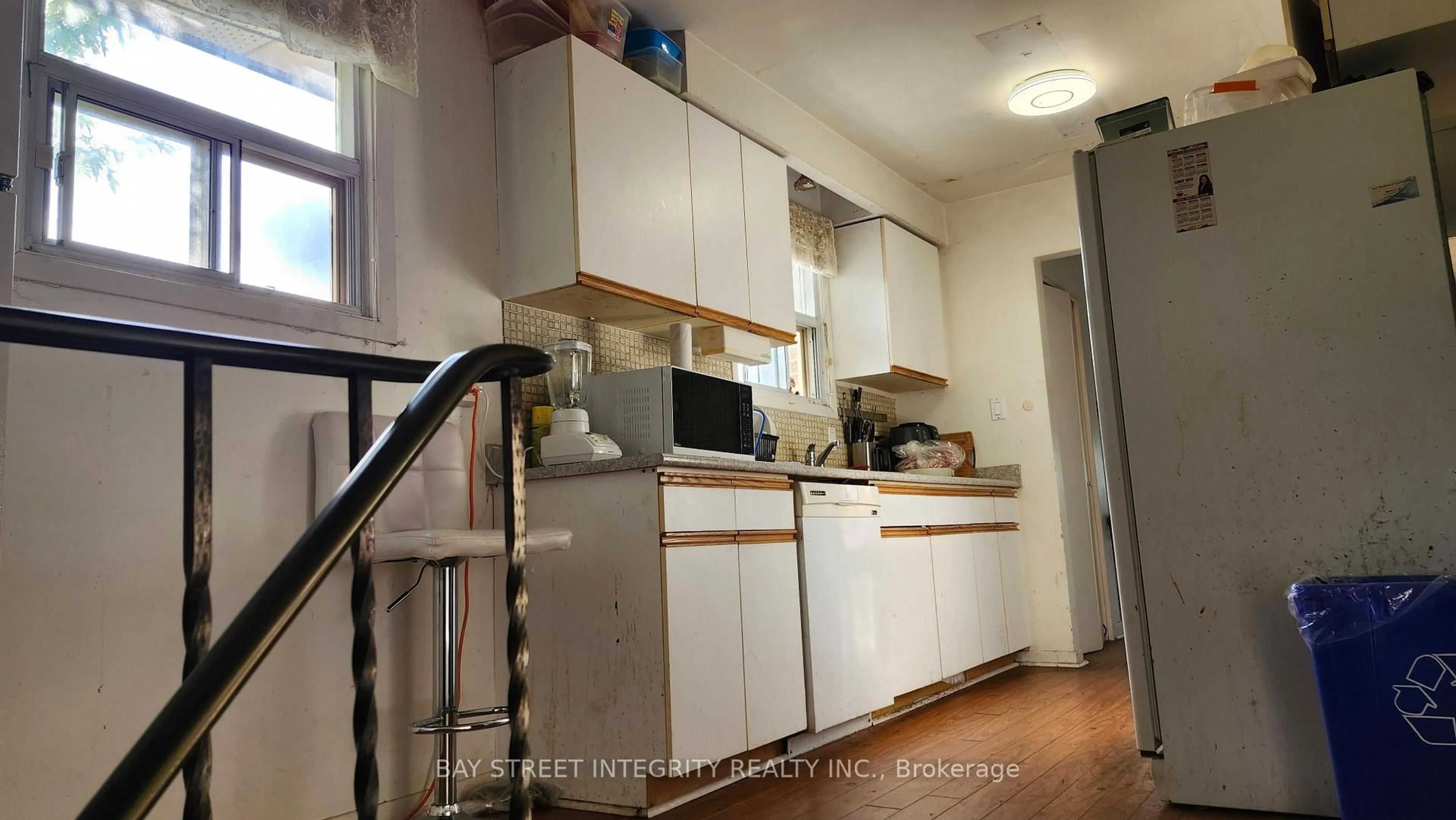 Standard kitchen, unknown for 9 Mentor Blvd, Toronto Ontario M2H 2M9