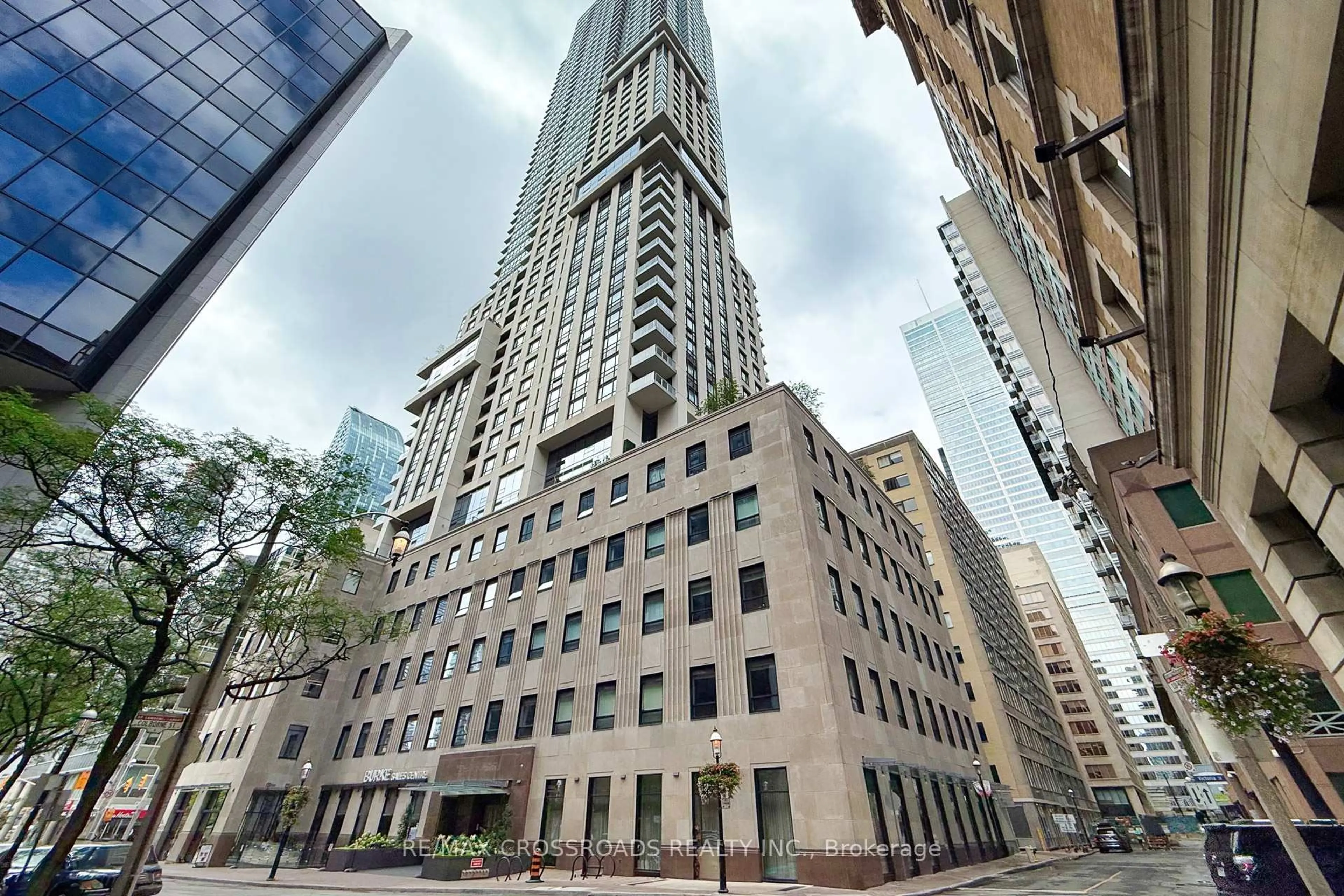 Indoor foyer for 88 Scott St #3405, Toronto Ontario M5E 0A9