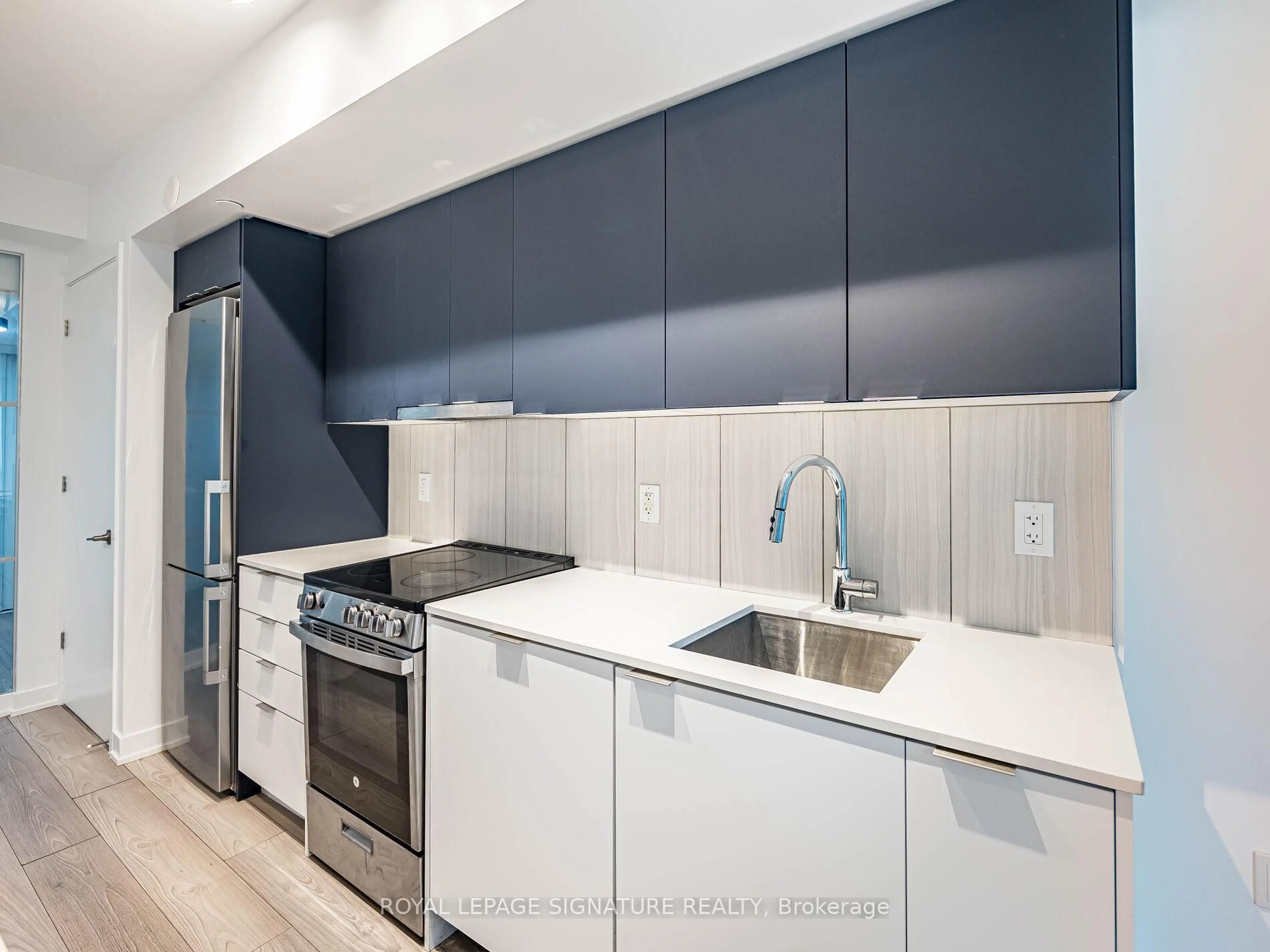 Unknown for 8 Tippett Rd #525, Toronto Ontario M3H 0E7