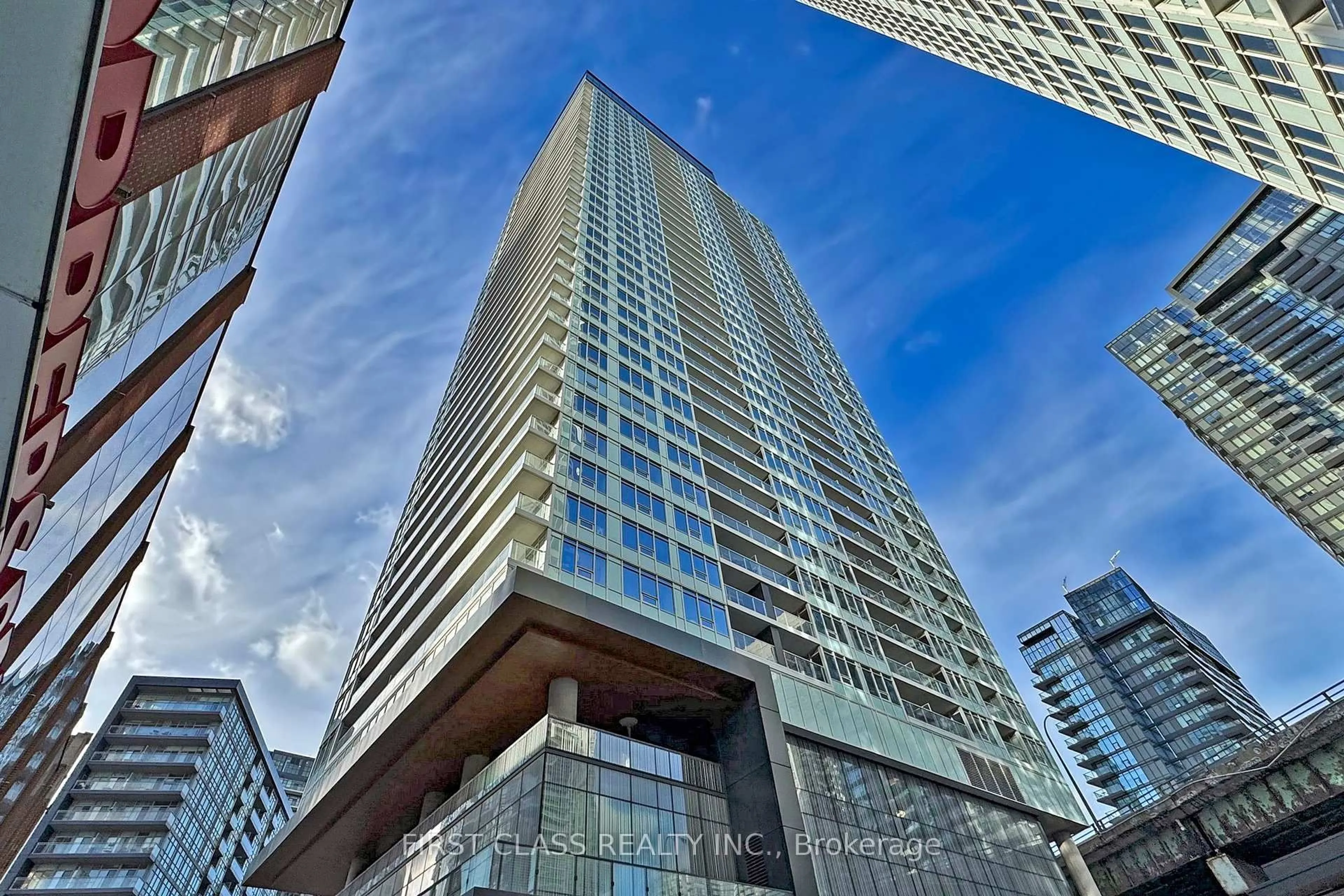 Indoor foyer for 19 Bathurst St #3012, Toronto Ontario M5V 0N2