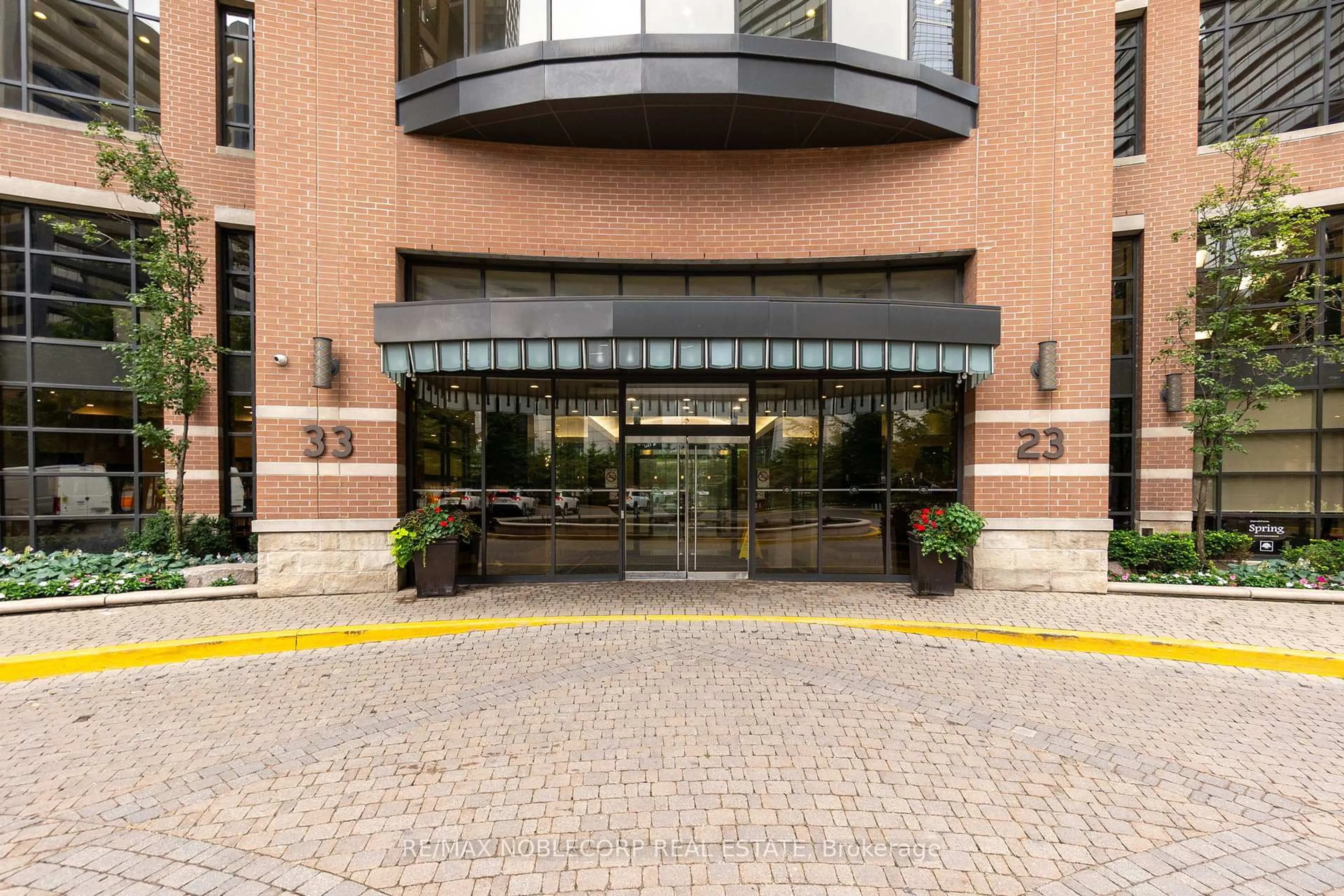 Indoor foyer for 33 Sheppard Ave #500, Toronto Ontario M2N 7K1
