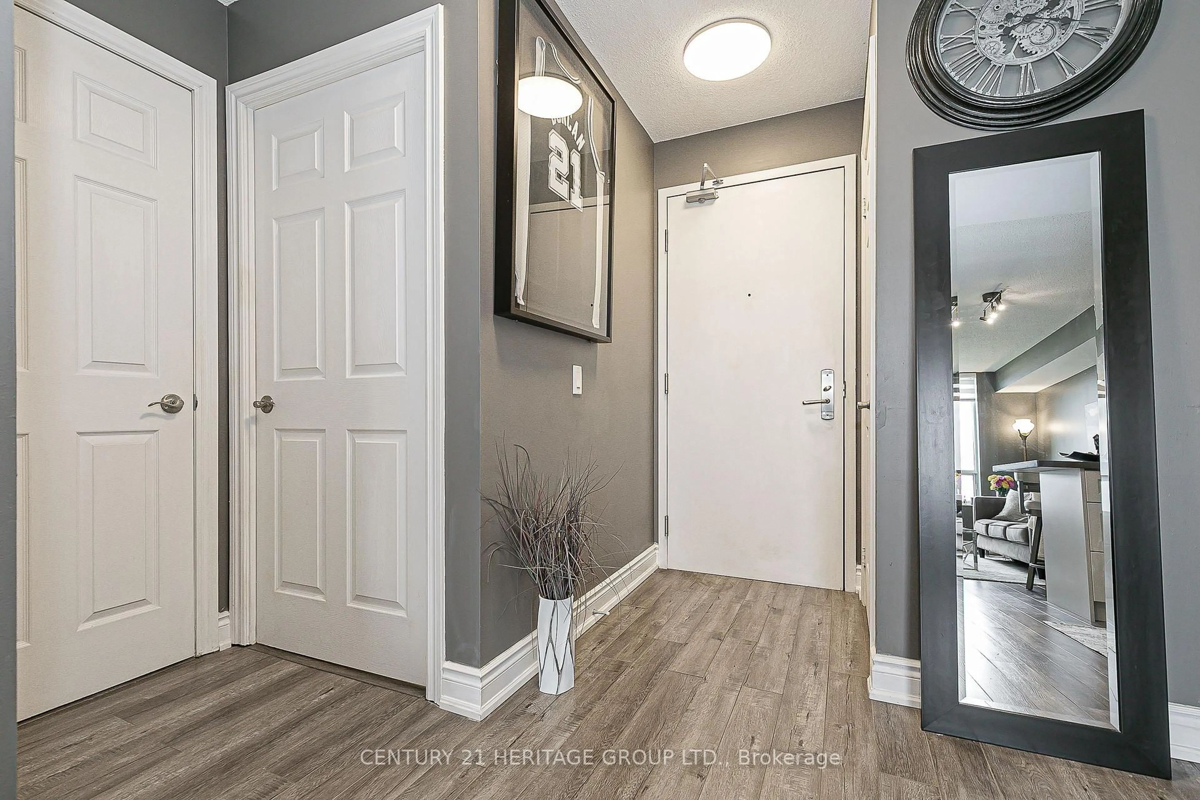 Indoor entryway for 78 Harrison Garden Blvd #1704, Toronto Ontario M2N 7E2