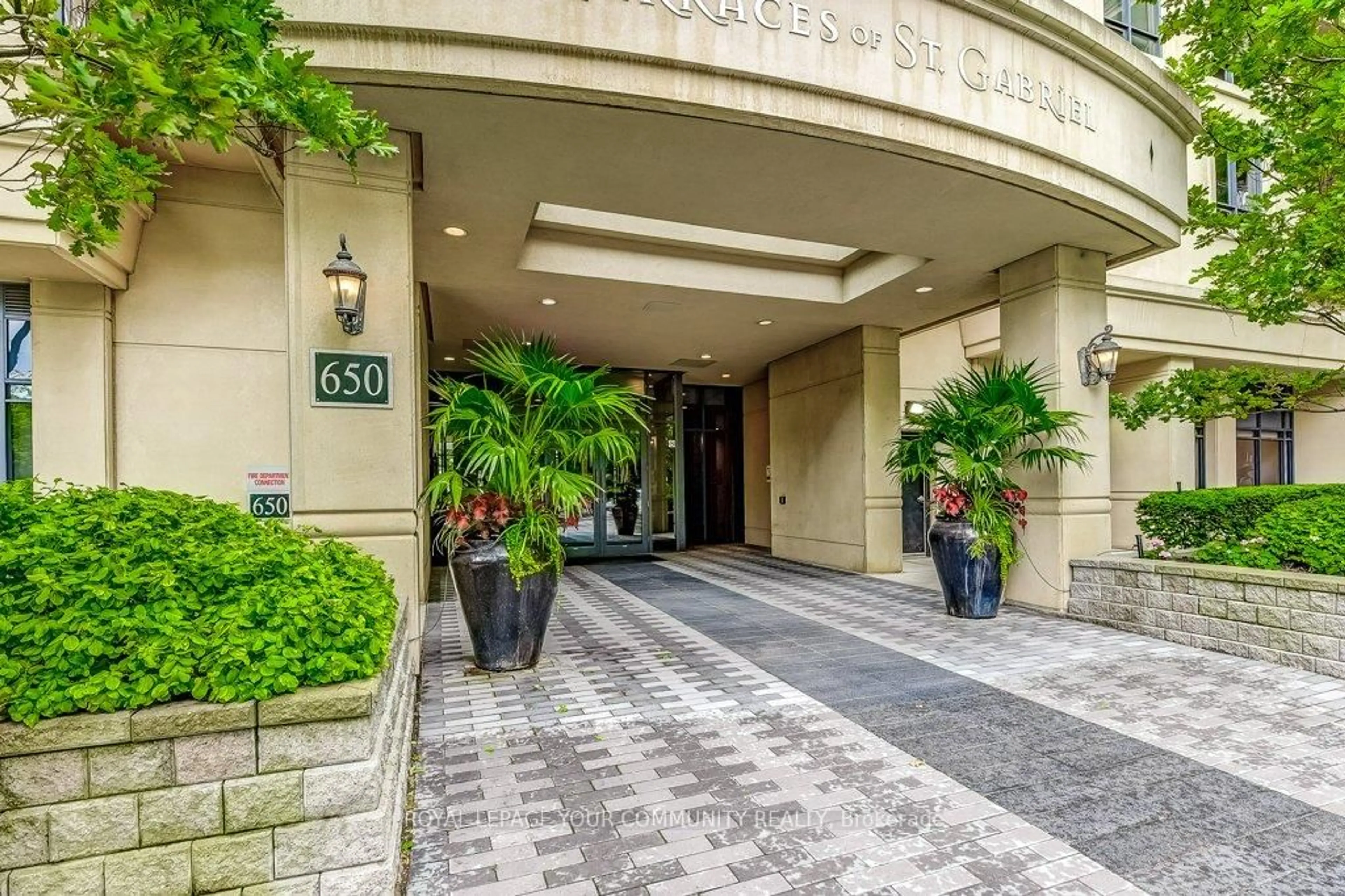 Indoor foyer for 650 Sheppard Ave #527, Toronto Ontario M2K 3E4