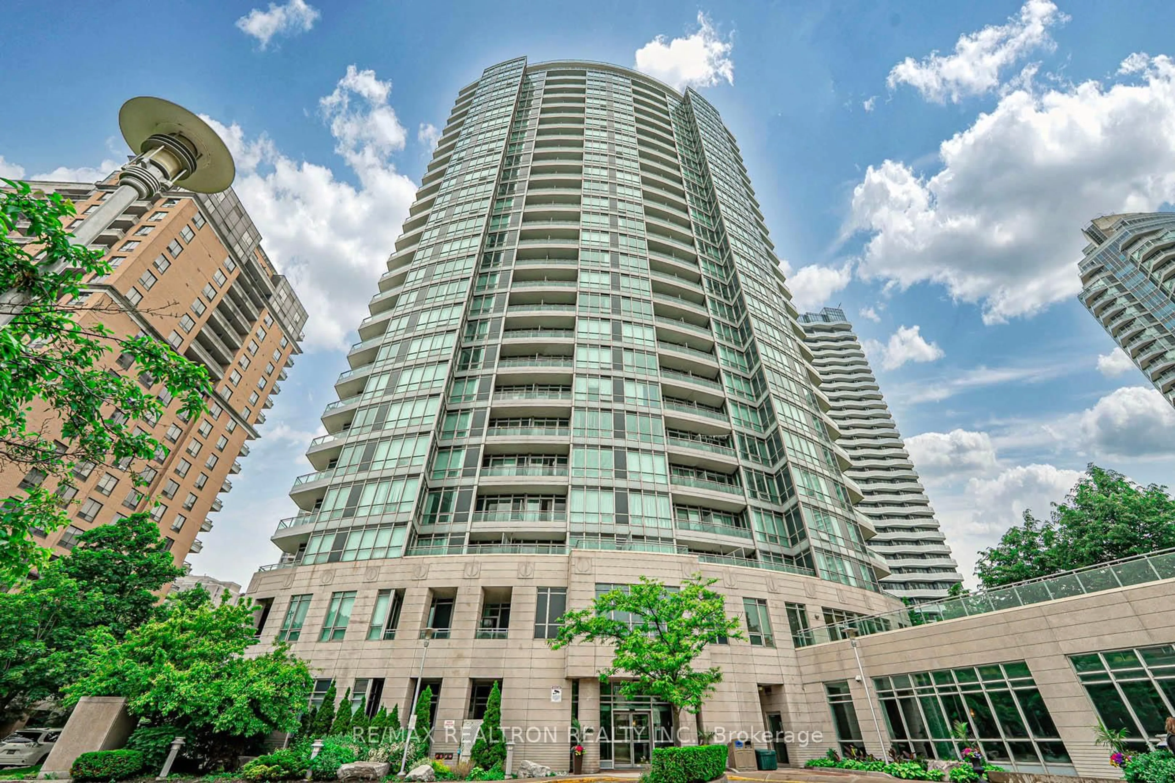 Indoor foyer for 60 Byng Ave #811, Toronto Ontario M2N 4K3
