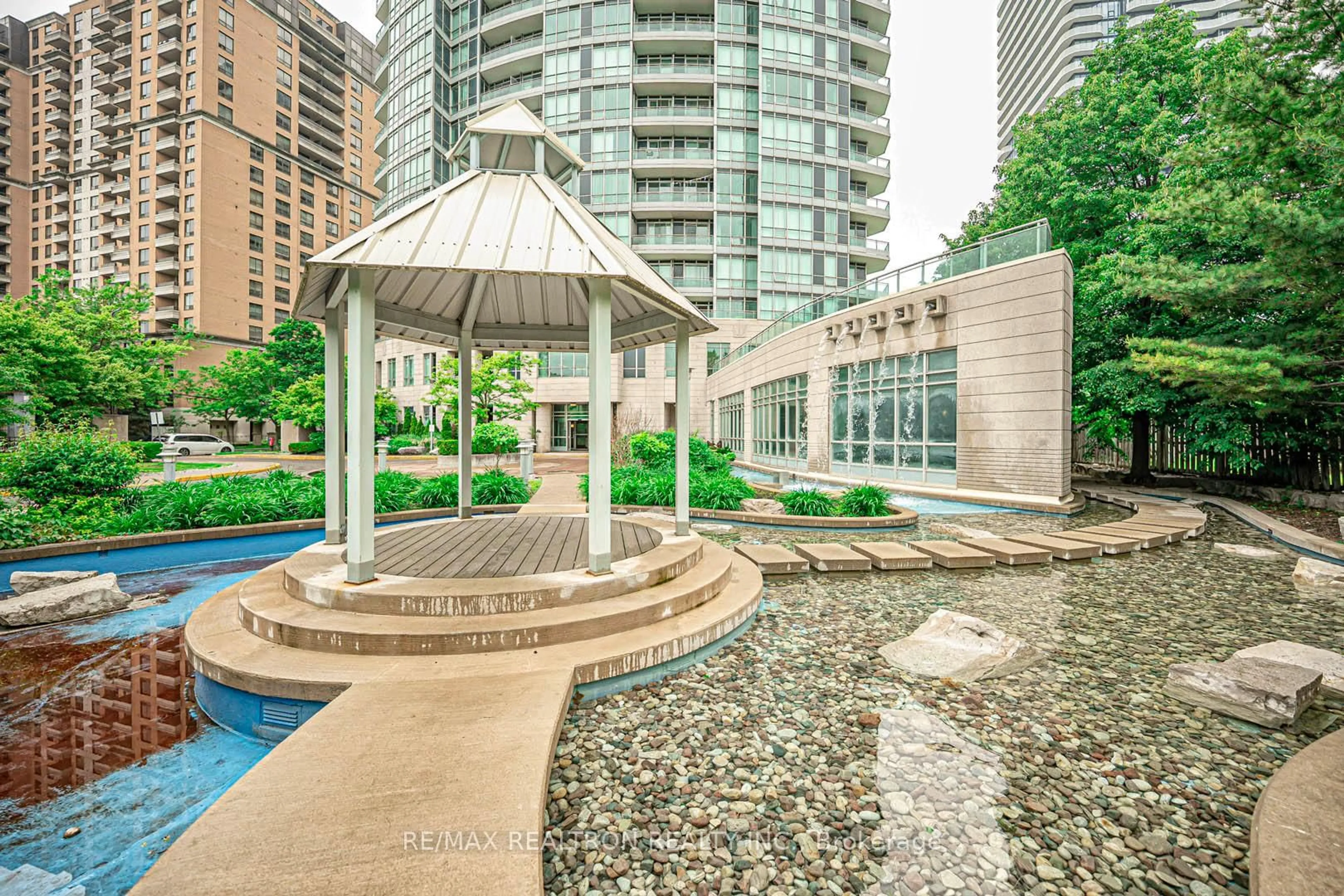Patio, unknown for 60 Byng Ave #811, Toronto Ontario M2N 4K3