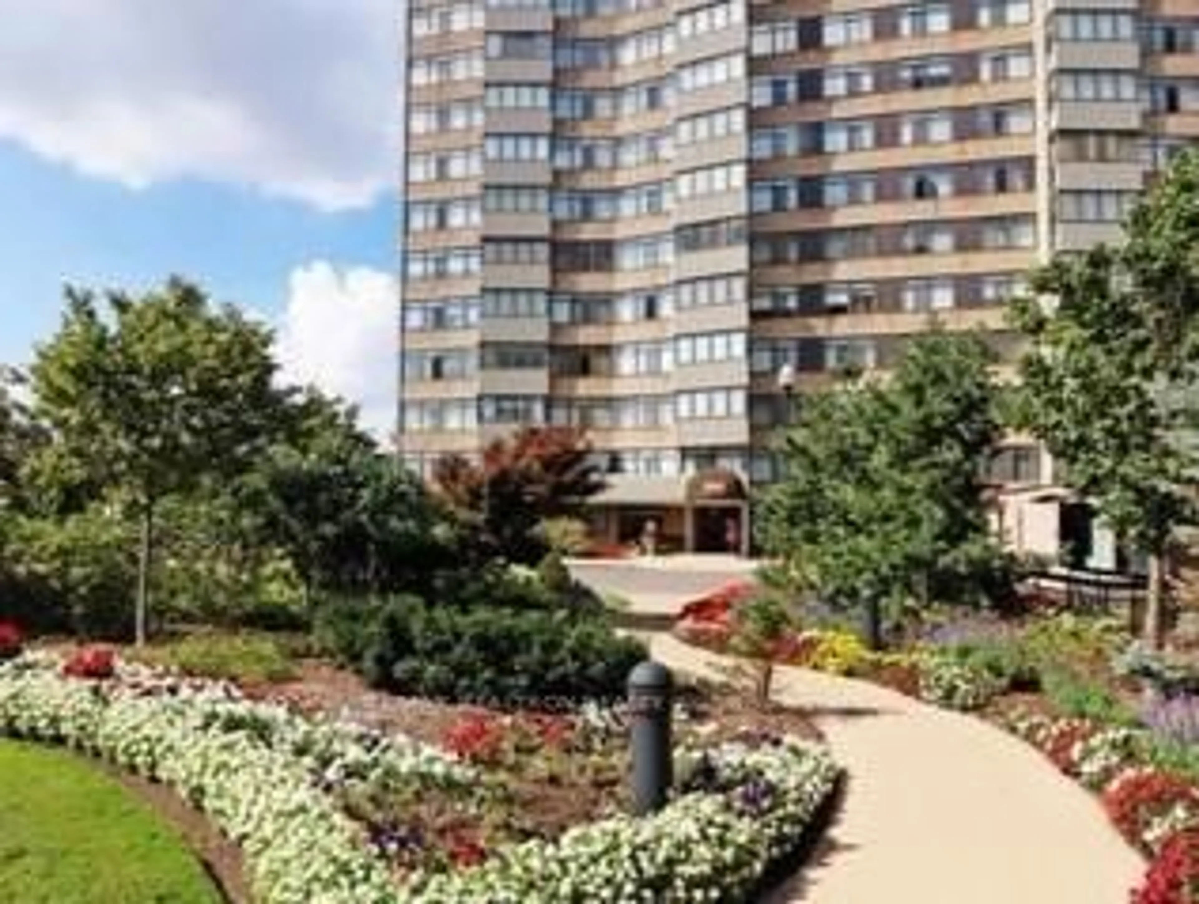 Unknown for 1201 Steeles Ave #804, Toronto Ontario M2R 3K1