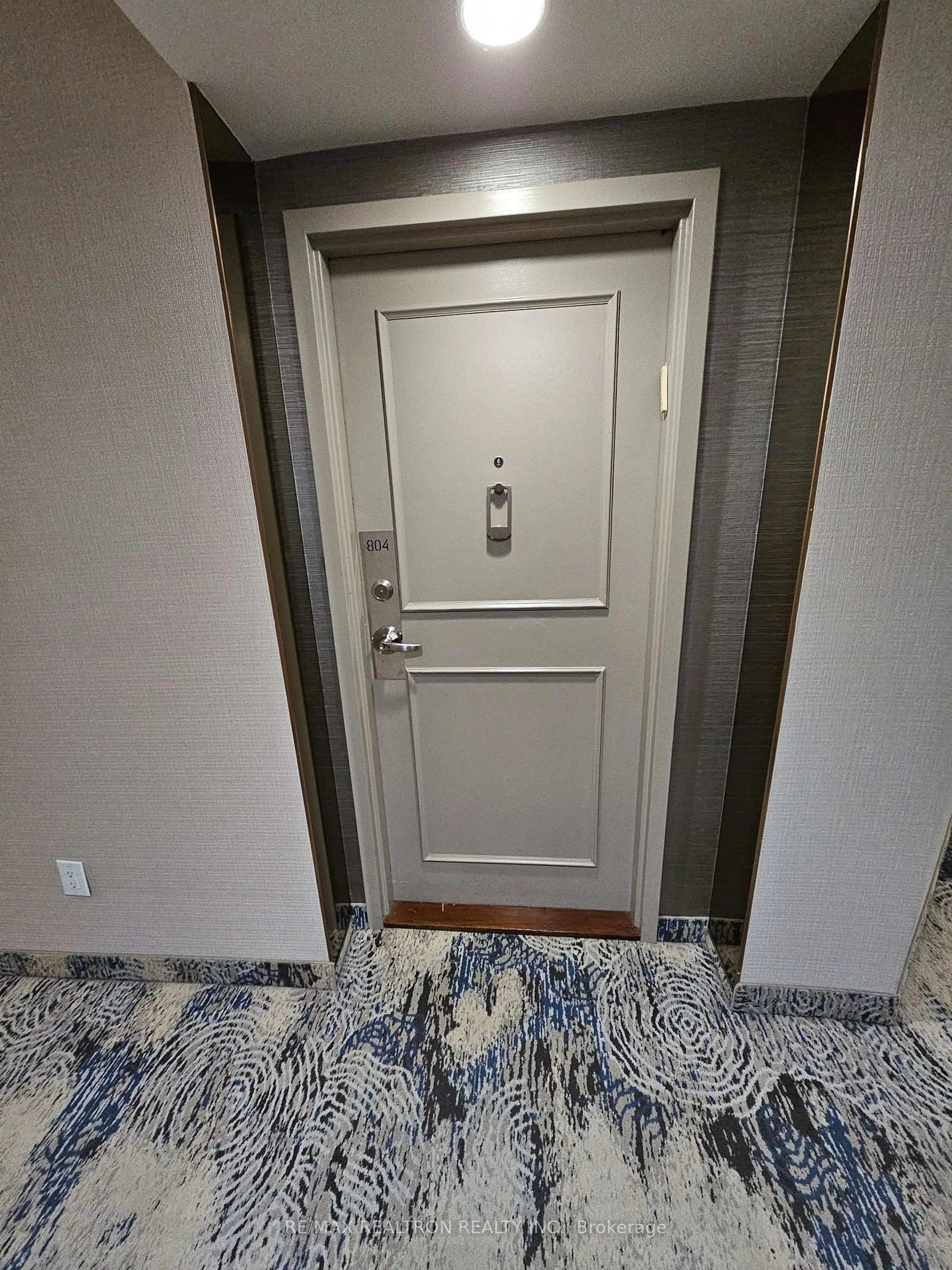 Indoor entryway for 1201 Steeles Ave #804, Toronto Ontario M2R 3K1