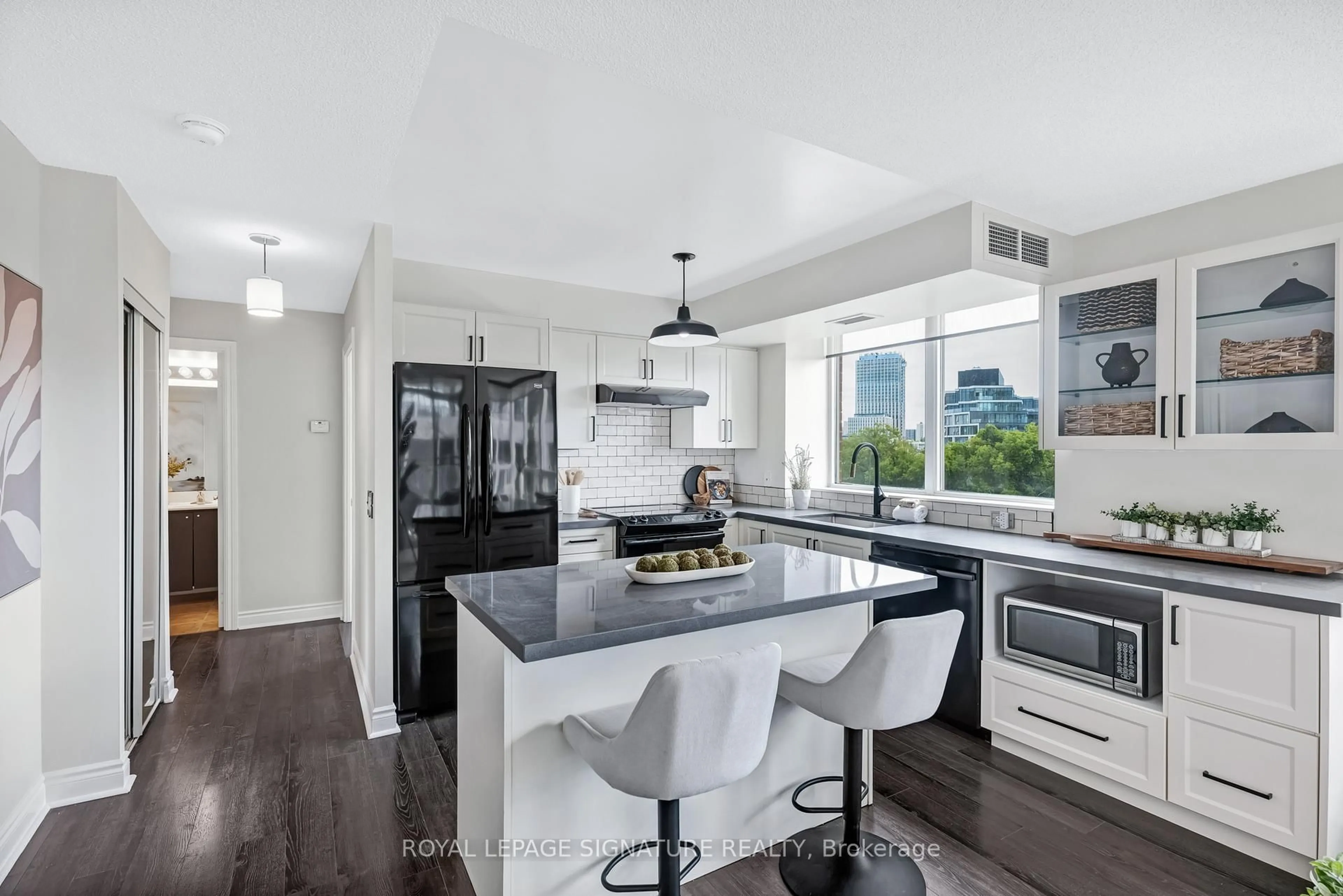Open concept kitchen, ceramic/tile floor for 1103 Leslie St #403, Toronto Ontario M3C 4G8