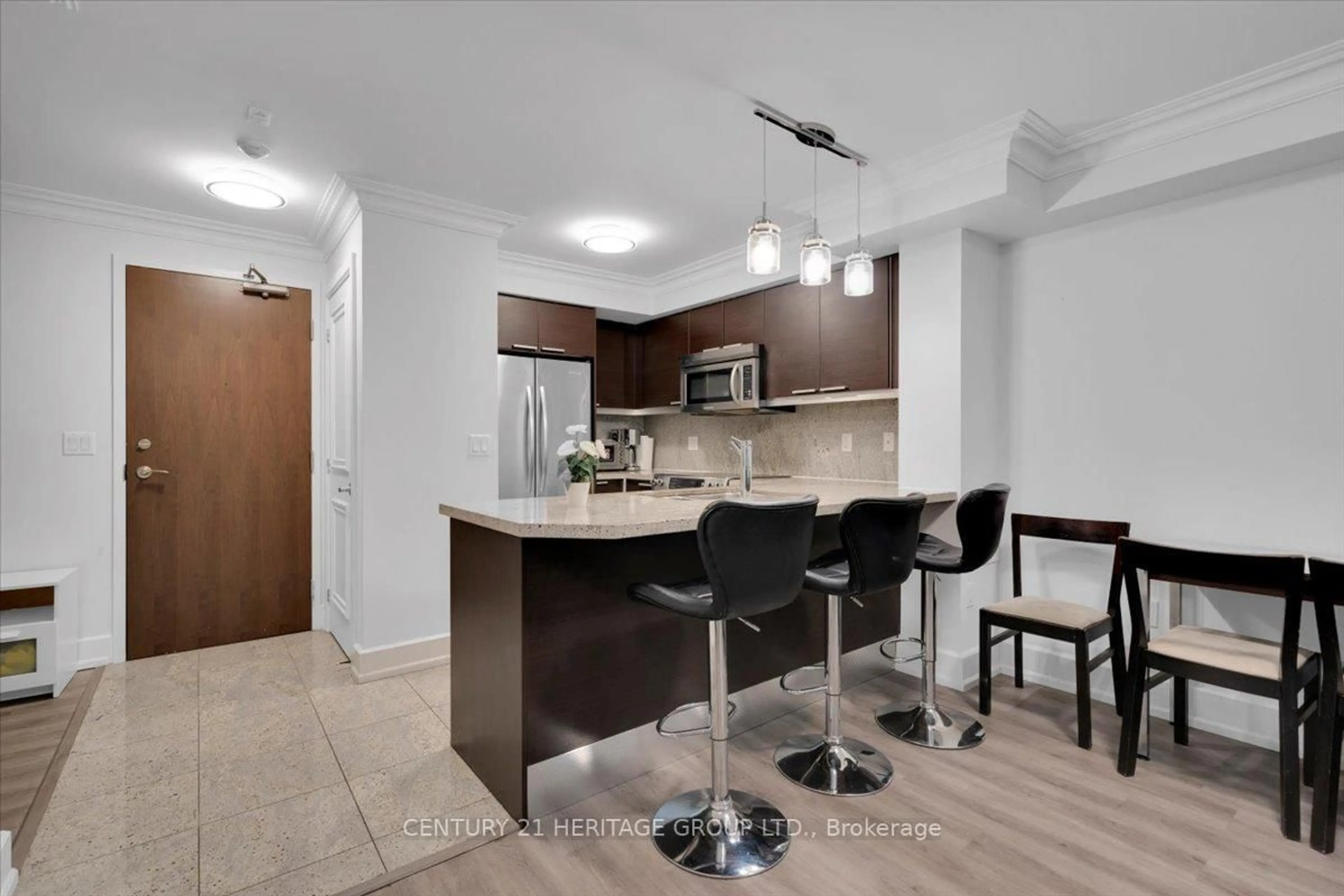 Standard kitchen, ceramic/tile floor for 650 Sheppard Ave #219, Toronto Ontario M2K 1B7