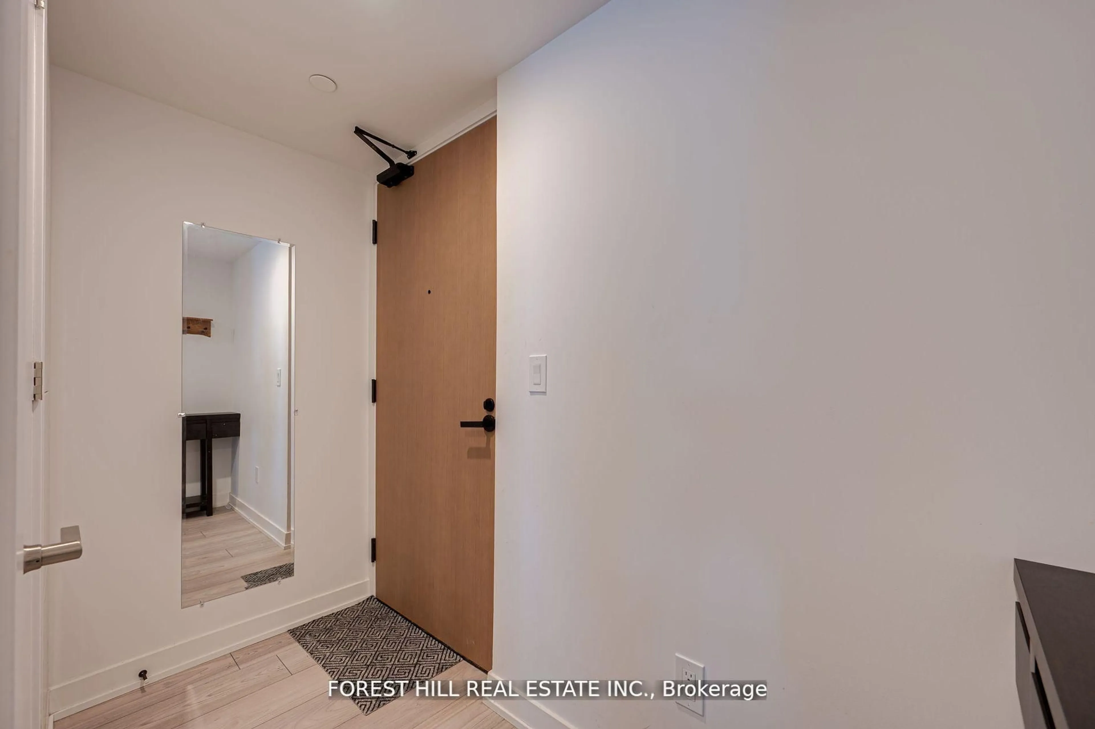 Indoor entryway for 8 Tippett Rd #411, Toronto Ontario M3H 0E7
