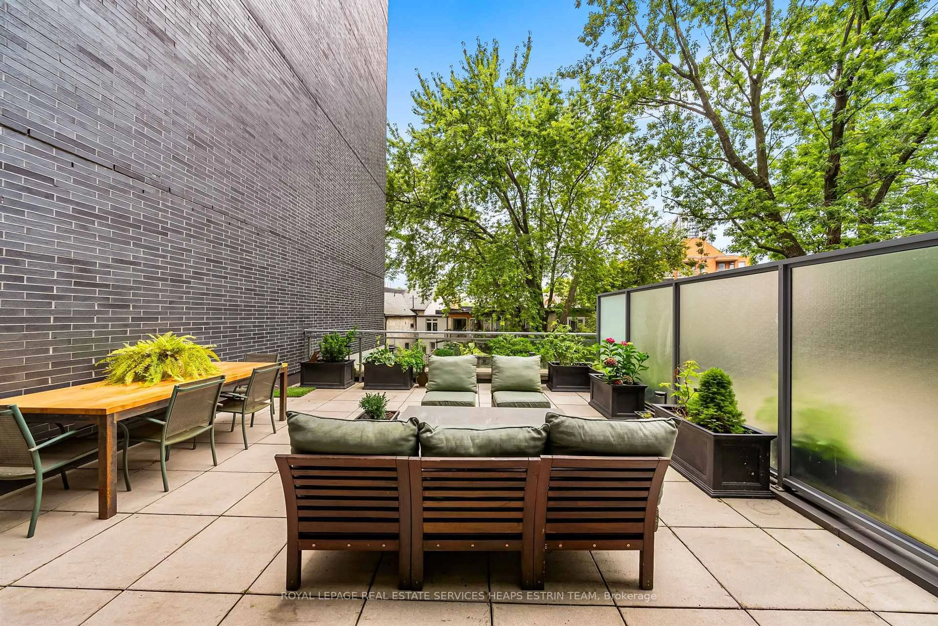 Patio, street for 510 King St #212, Toronto Ontario M5A 0E5