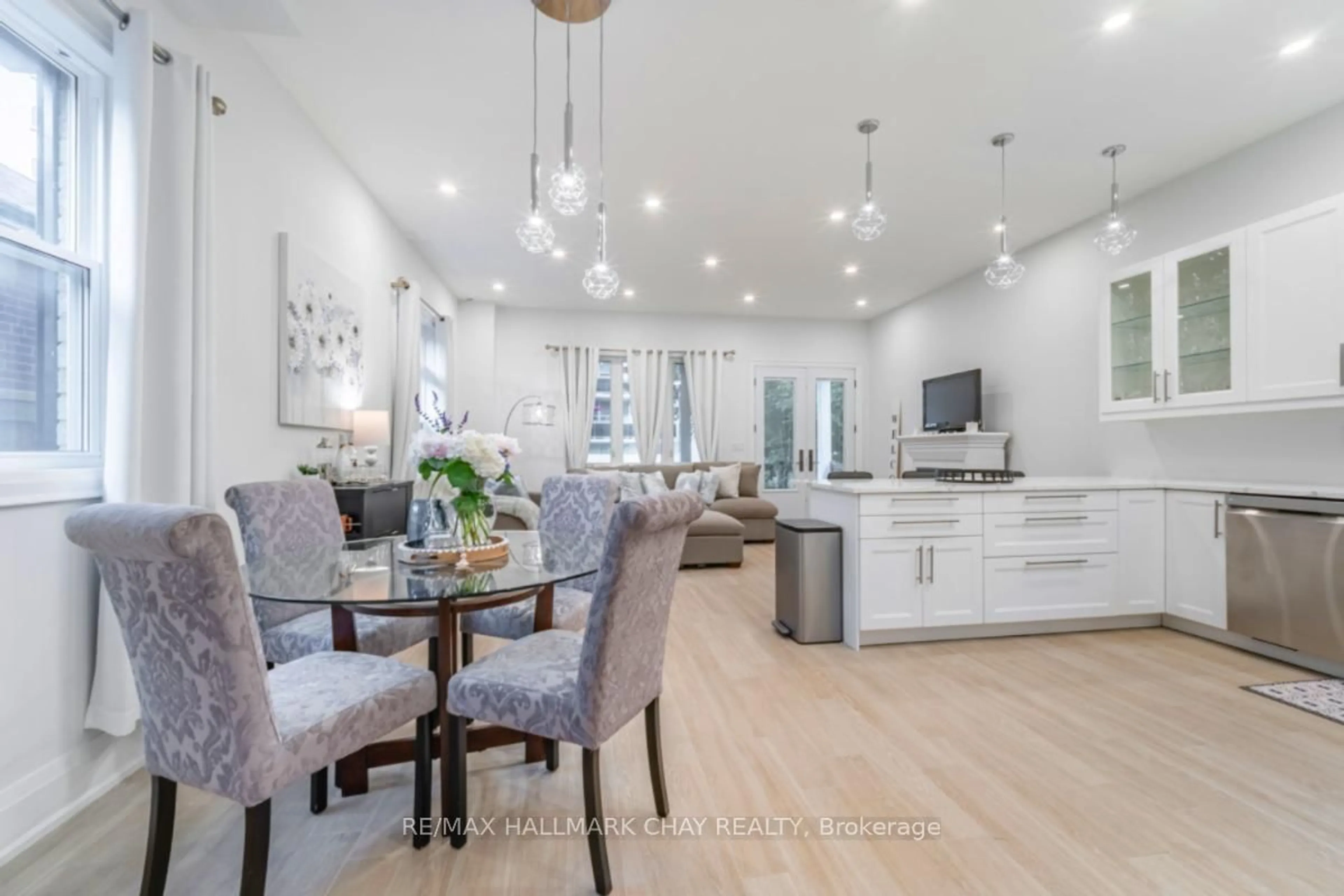 Open concept kitchen, unknown for 611 Northcliffe Blvd, Toronto Ontario M6E 3L8