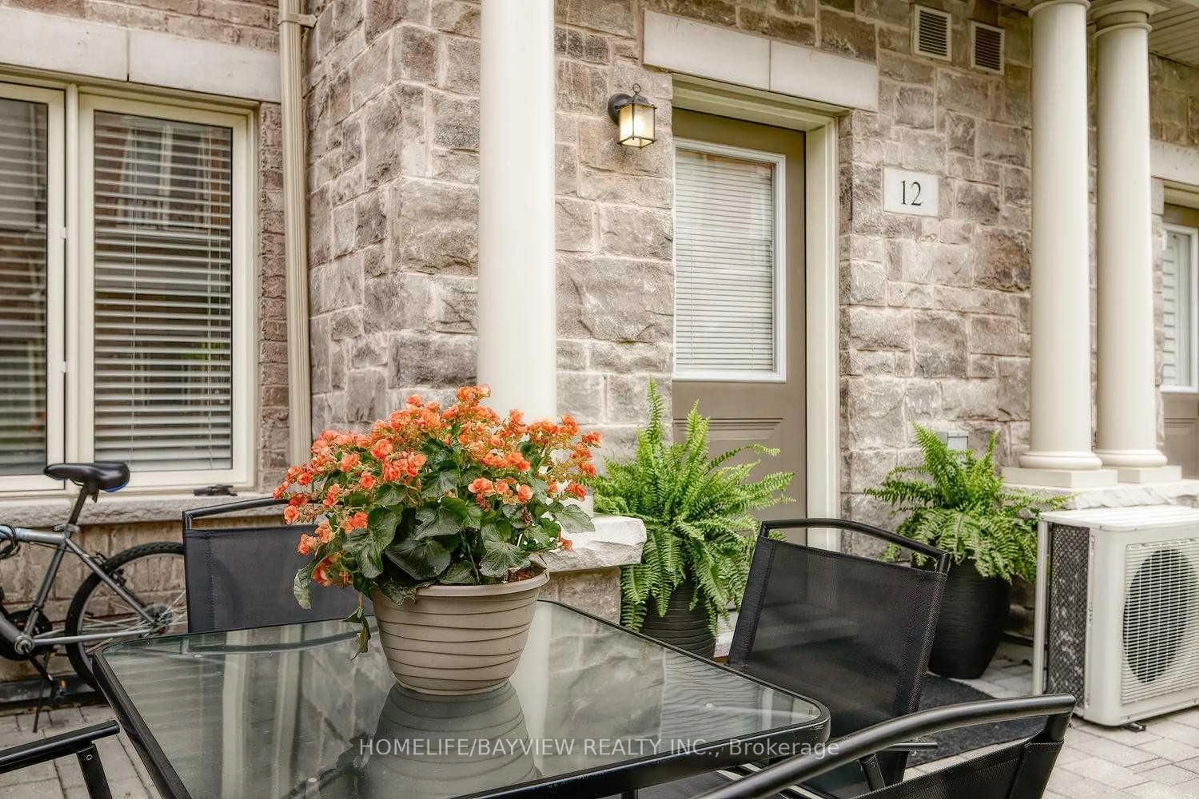 Patio, street for 25 Coneflower Cres #Th 12, Toronto Ontario M2R 0A4
