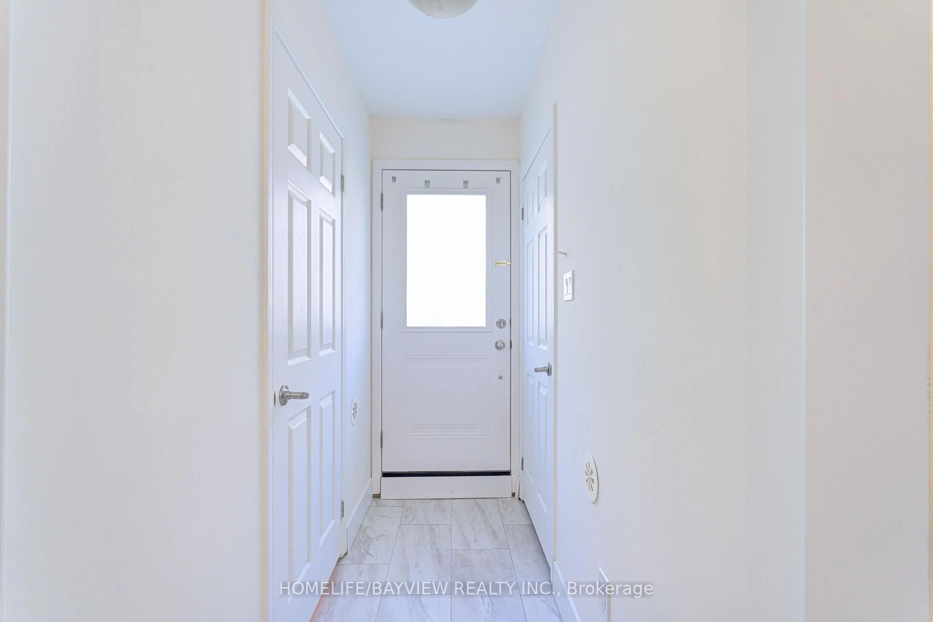 Indoor entryway for 25 Coneflower Cres #Th 12, Toronto Ontario M2R 0A4