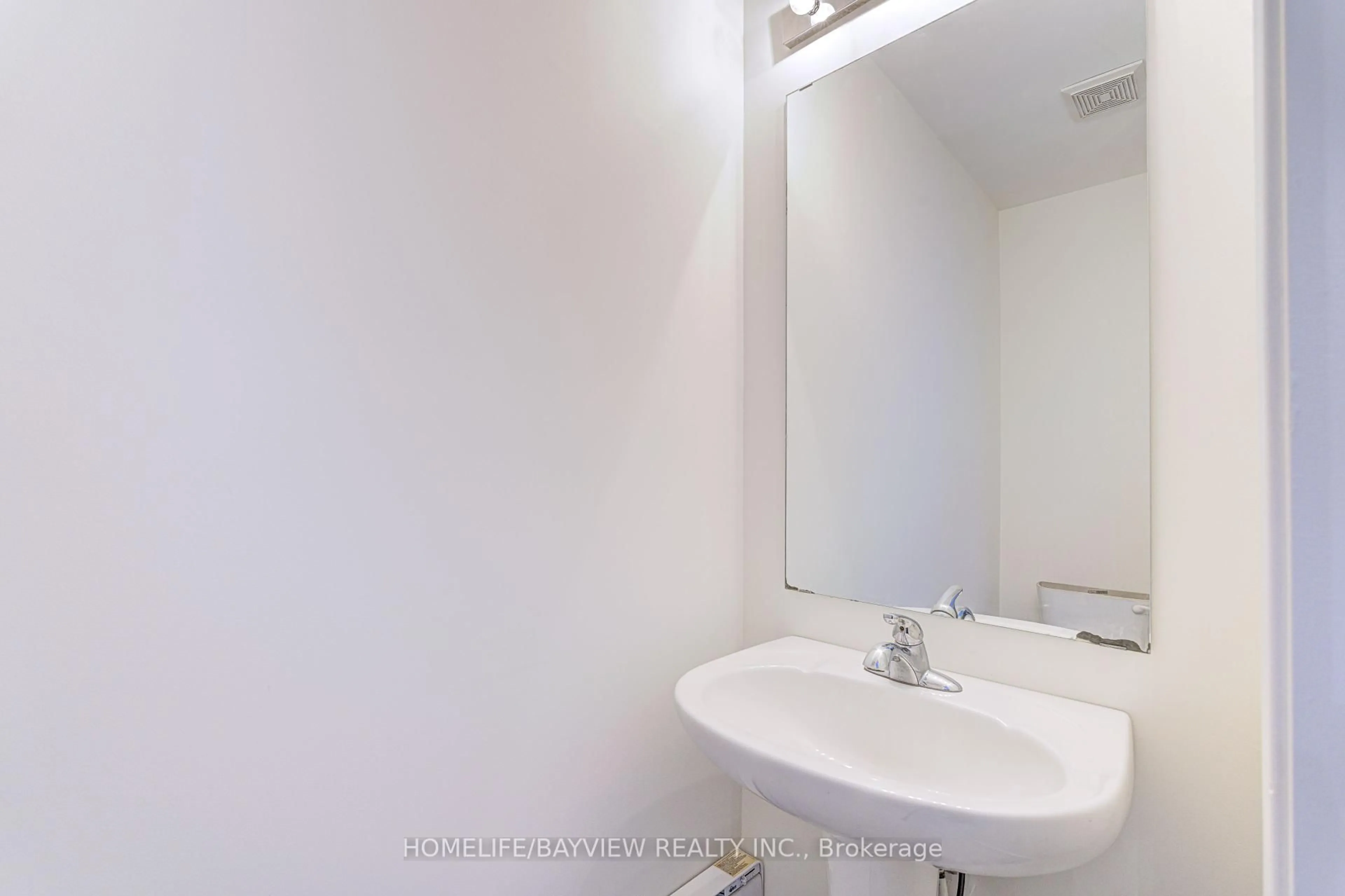 Standard bathroom, floor is not visible for 25 Coneflower Cres #Th 12, Toronto Ontario M2R 0A4