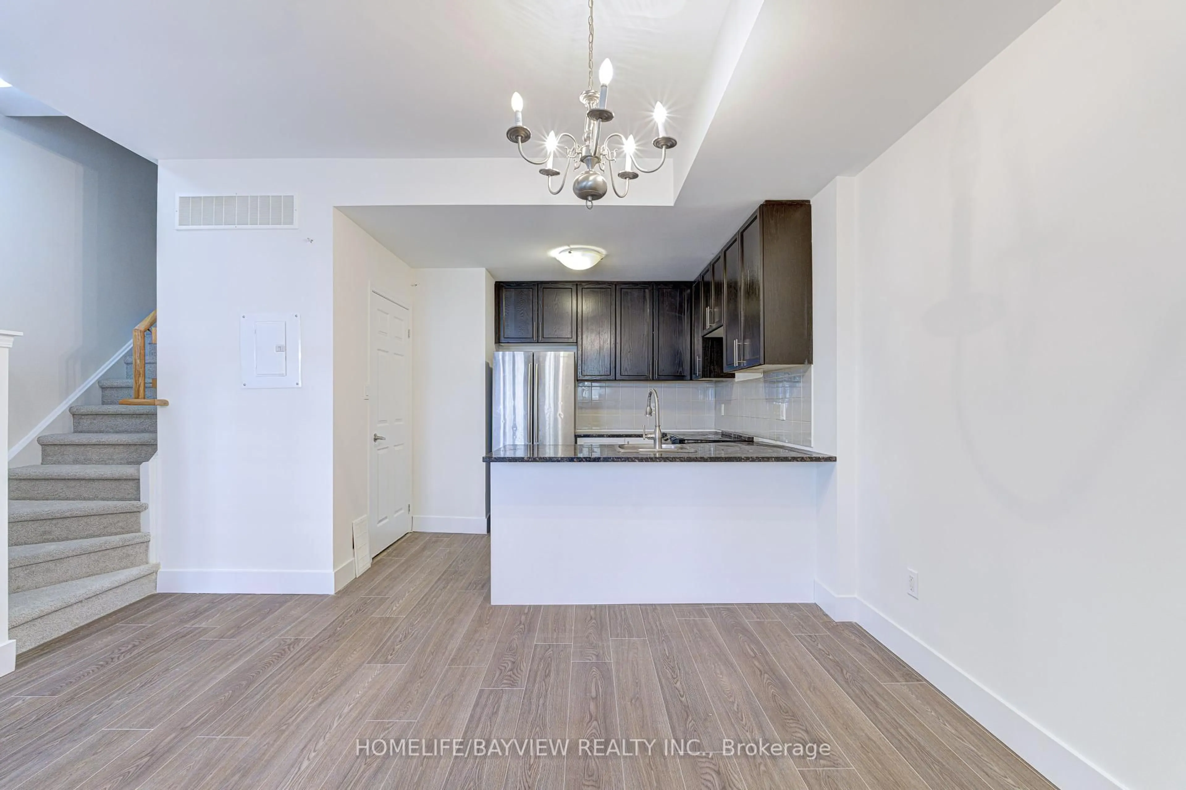 Open concept kitchen, wood/laminate floor for 25 Coneflower Cres #Th 12, Toronto Ontario M2R 0A4