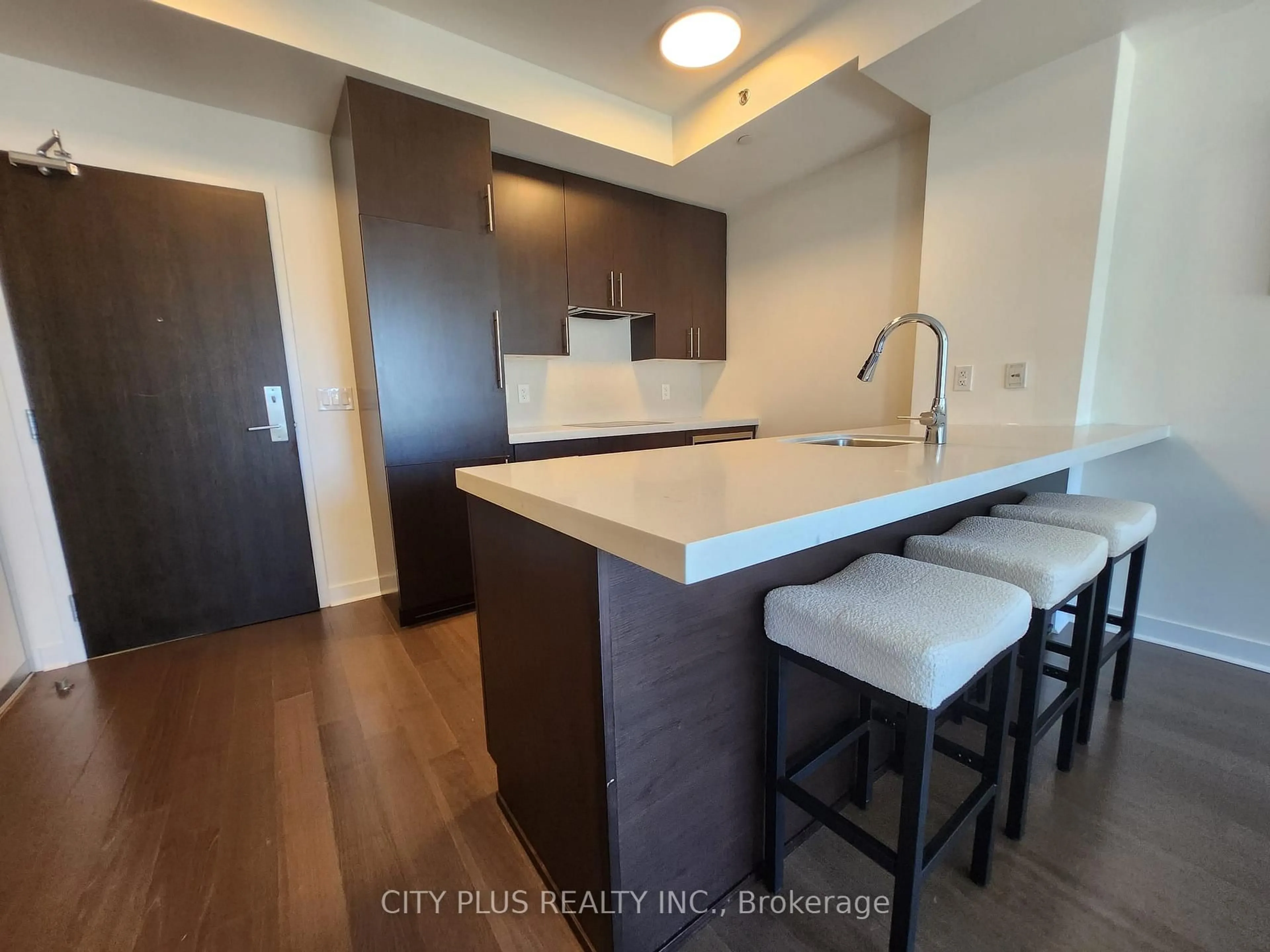 Open concept kitchen, wood/laminate floor for 156 Portland St #611, Toronto Ontario M5V 0G1