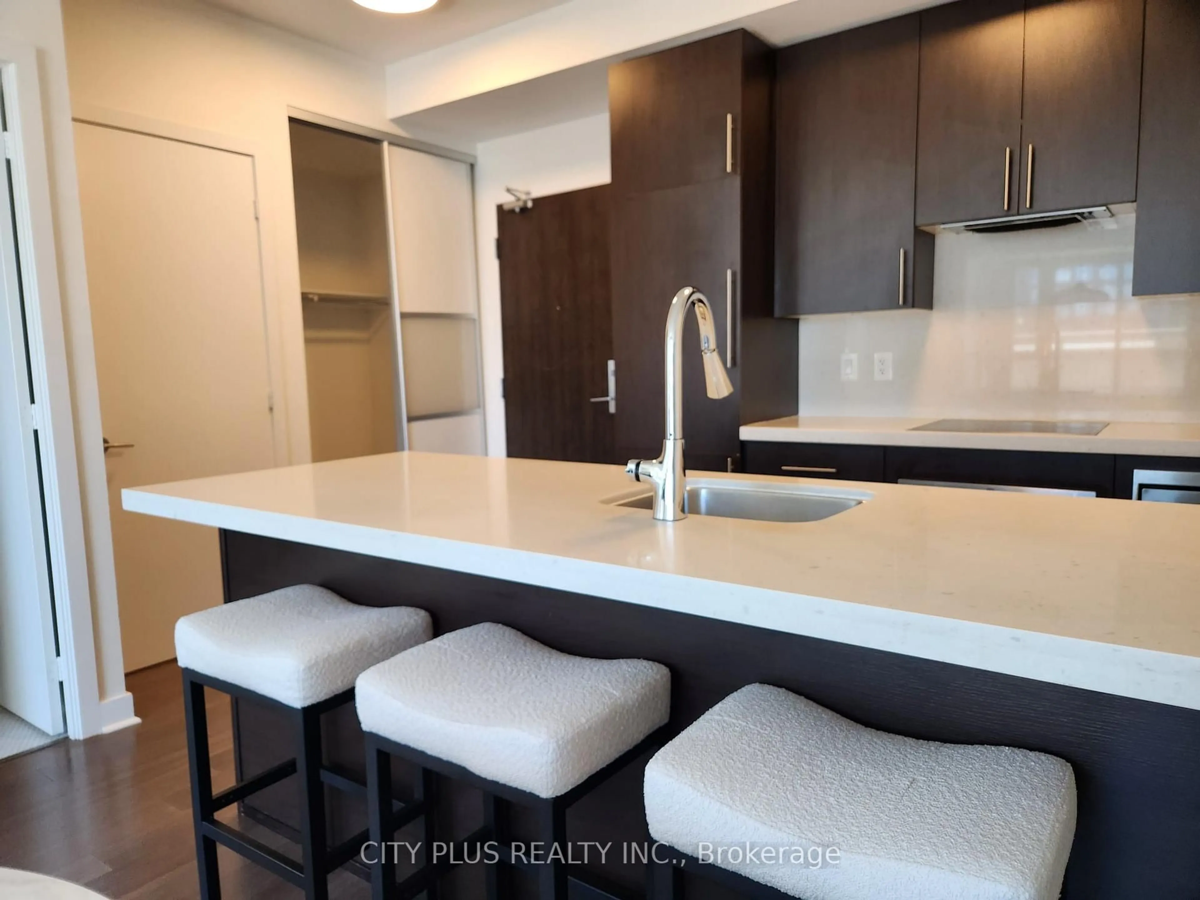 Open concept kitchen, ceramic/tile floor for 156 Portland St #611, Toronto Ontario M5V 0G1