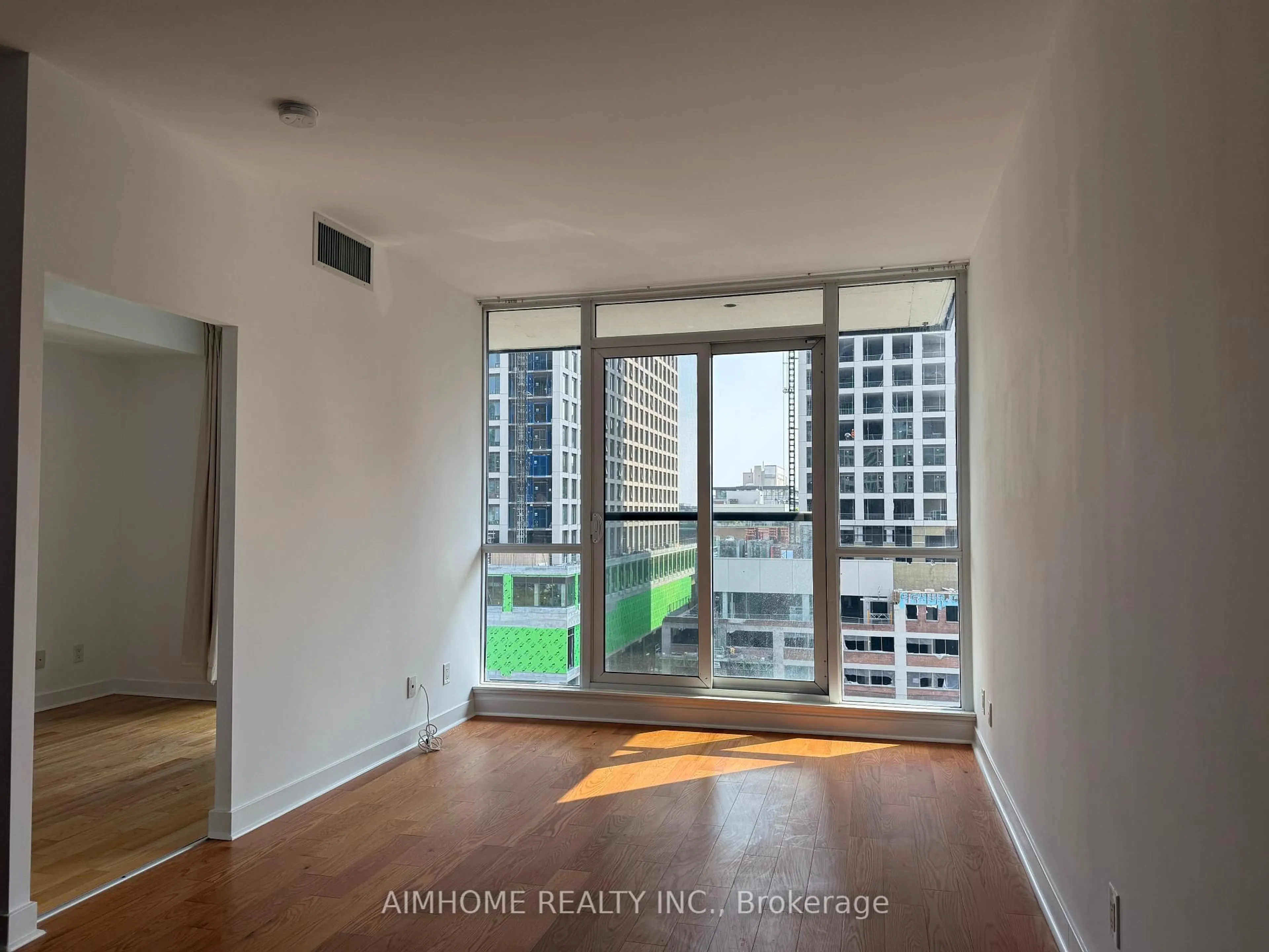 A pic of a room for 320 Richmond St #921, Toronto Ontario M5A 4S7